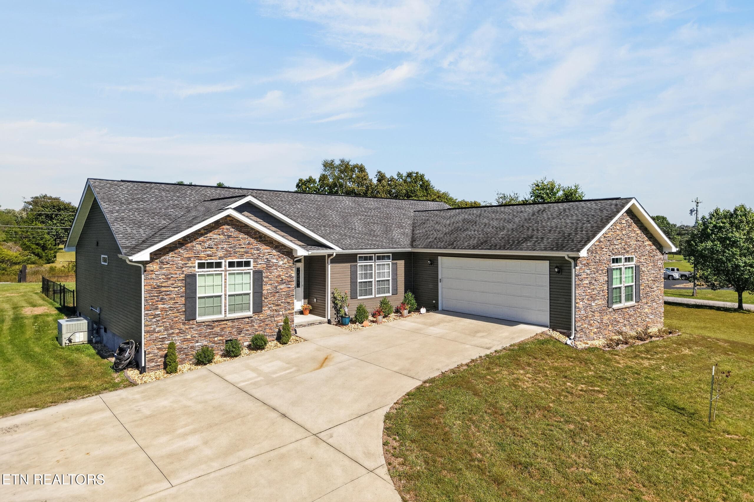 40 HIGHLAND RIDGE DR. - 40 Highland Ridge Drive, Crossville, TN 38555, Crossville