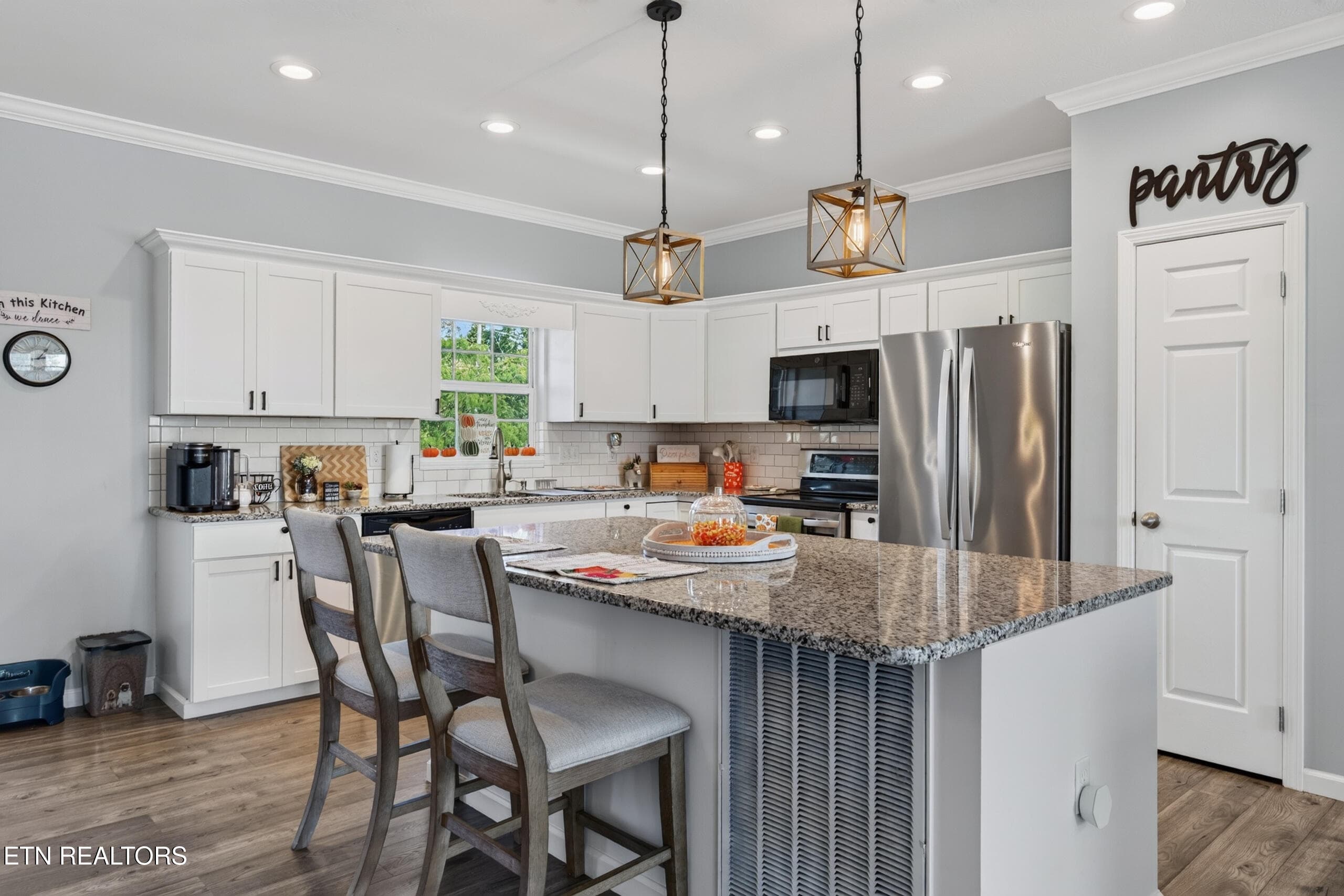 ISLAND KITCHEN - 40 Highland Ridge Drive, Crossville, TN 38555, Crossville