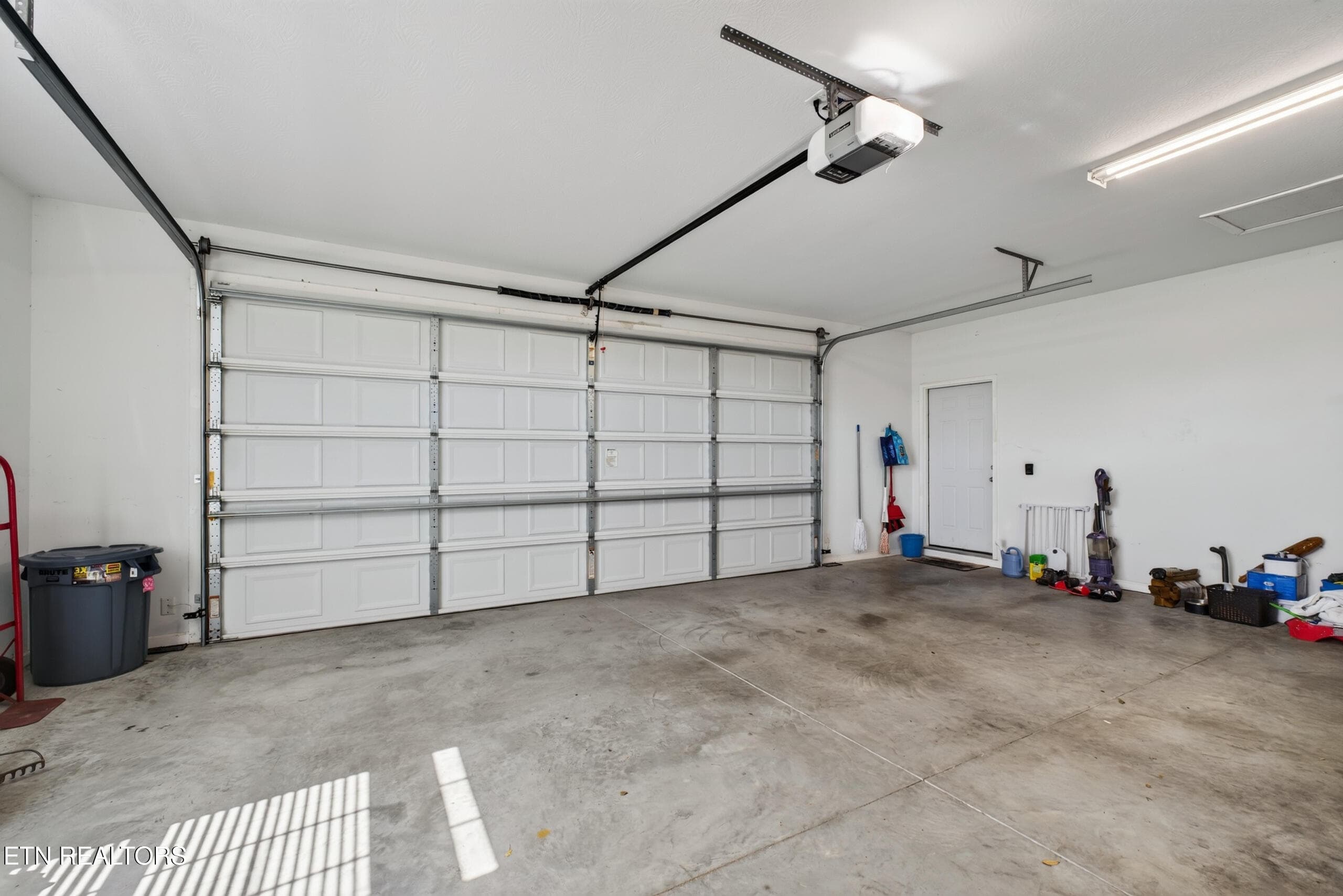 OVERSIZED 2 CAR GARAGE - 40 Highland Ridge Drive, Crossville, TN 38555, Crossville