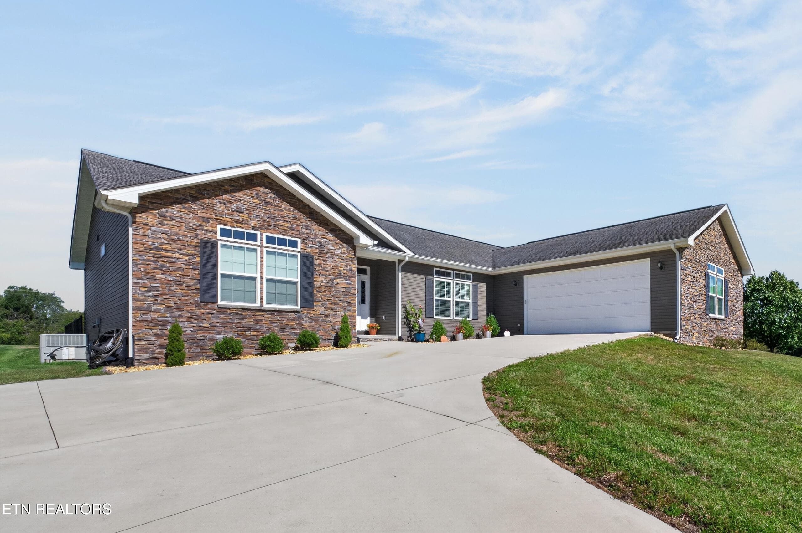 40 Highland Ridge Drive, Crossville, TN 38555