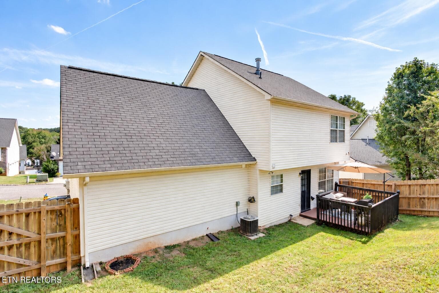 Sunny Suburban Backyard and Home - 723 Colony Village Way, Knoxville, TN 37923, Knoxville