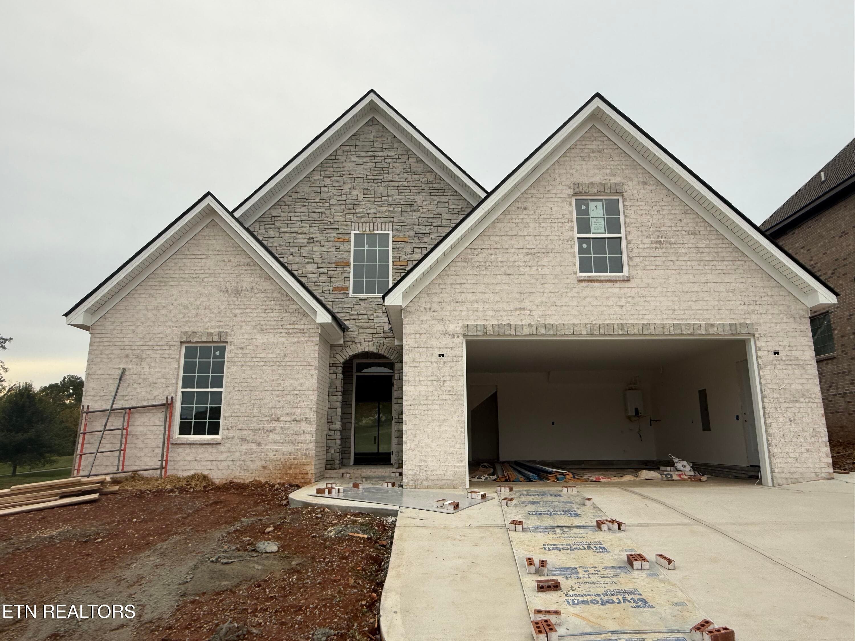 10/4 - 8867 Dancing Bear Ln, Knoxville, TN 37923, Knoxville