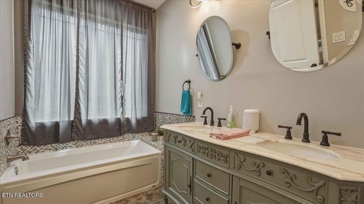 19-Primary Bath - 5904 Whisper Ridge Lane, Corryton, TN 37721, Corryton