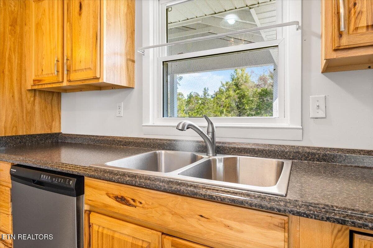 22-234 College Park Dr - 234 College Park Rd, LaFollette, TN 37766, LaFollette