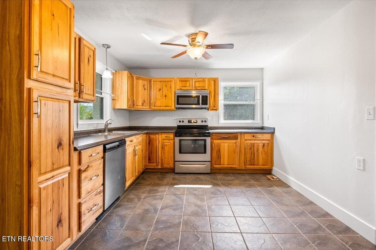 20-234 College Park Dr - 234 College Park Rd, LaFollette, TN 37766, LaFollette
