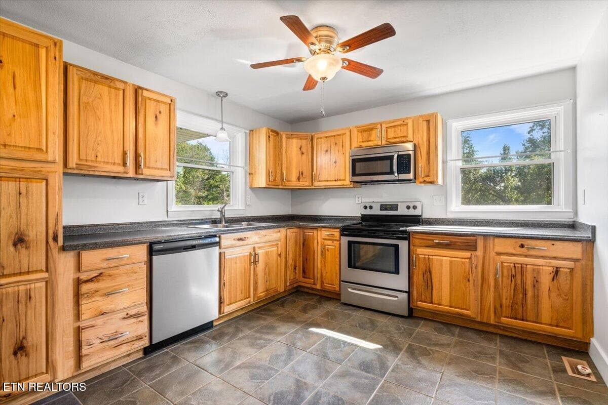 19-234 College Park Dr - 234 College Park Rd, LaFollette, TN 37766, LaFollette