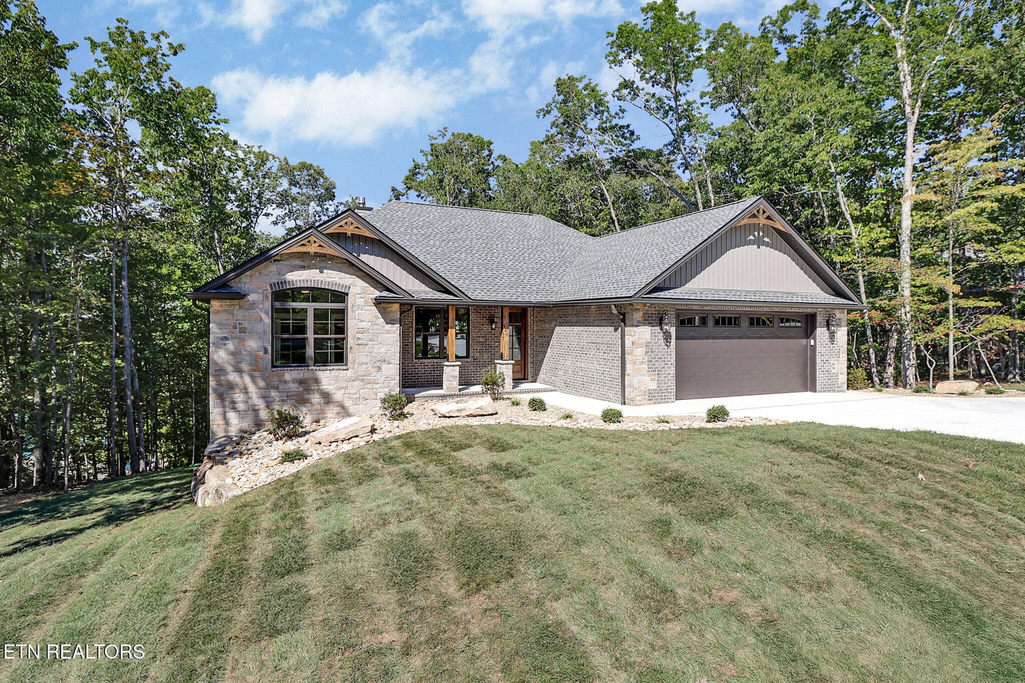 140 Markham Lane, Crossville, TN 38558