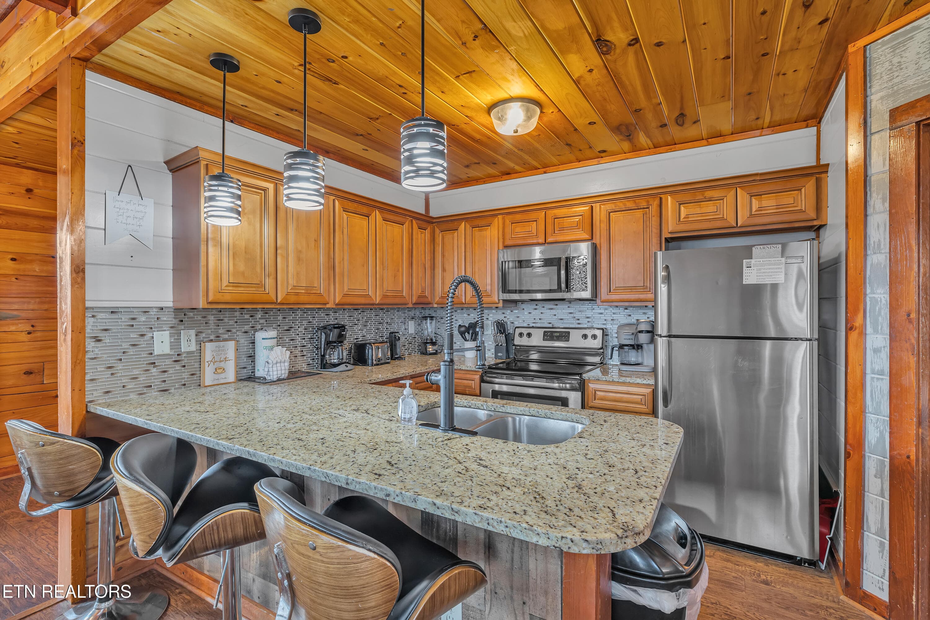 4836 highland place-110 - 4836 Highland Place Way, Pigeon Forge, TN 37863, Pigeon Forge