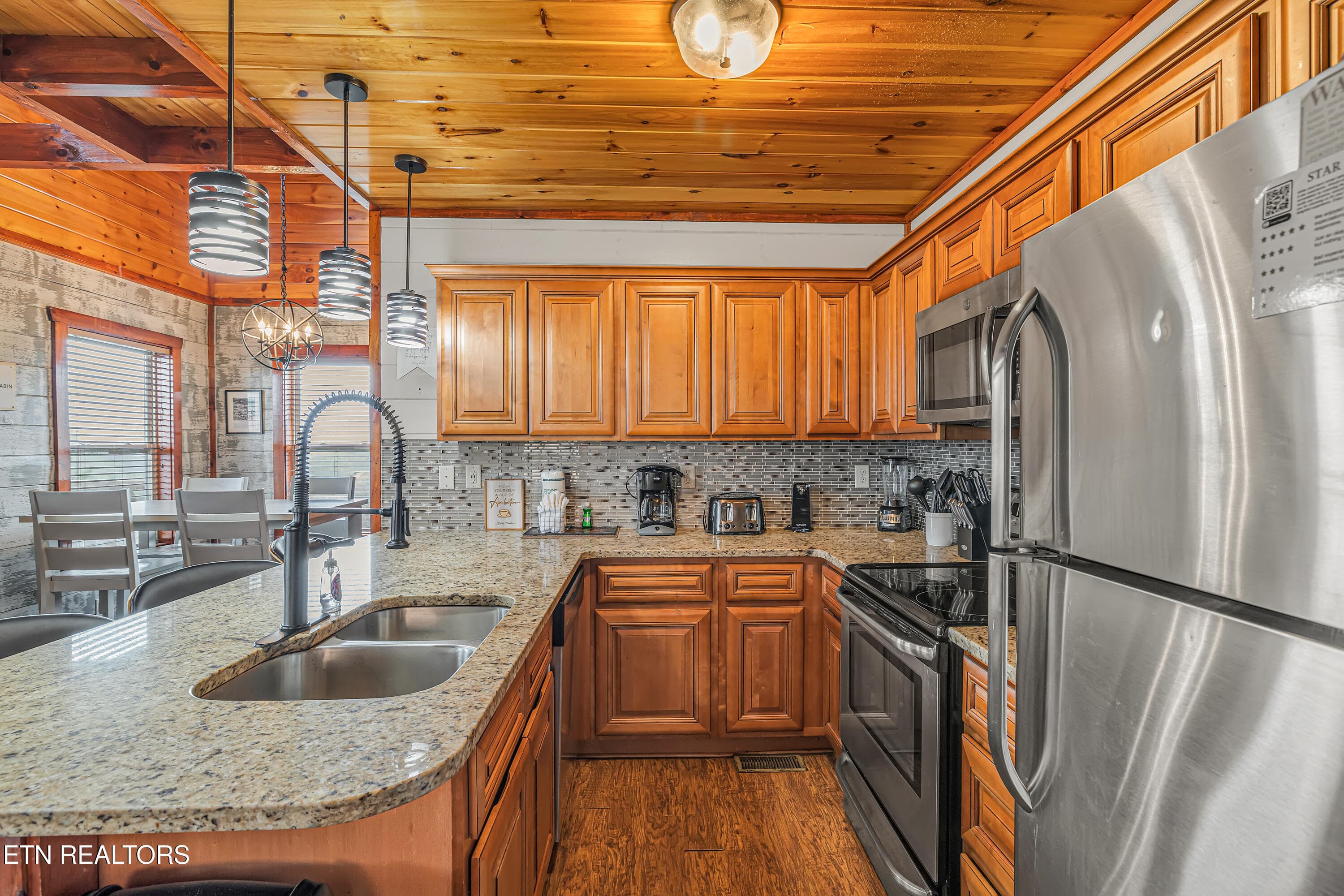 4836 highland place-111 - 4836 Highland Place Way, Pigeon Forge, TN 37863, Pigeon Forge