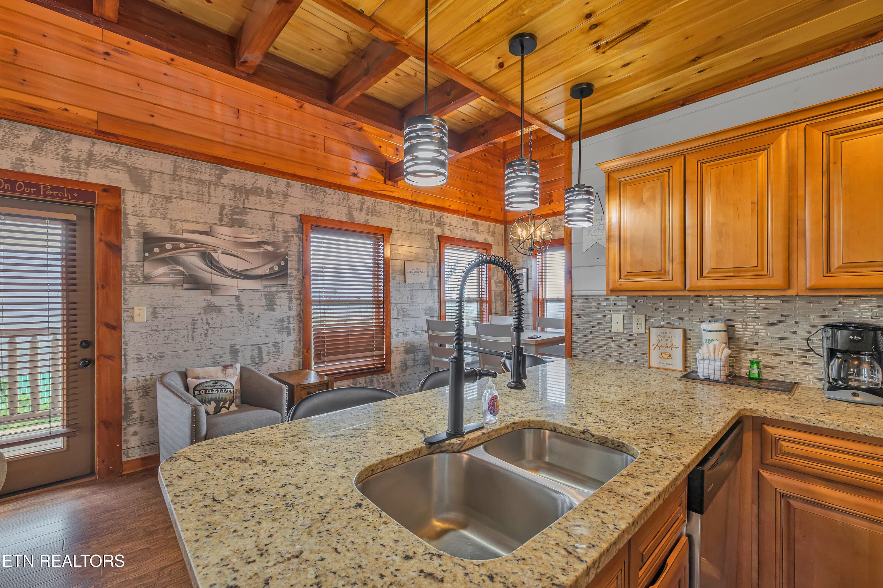 4836 highland place-112 - 4836 Highland Place Way, Pigeon Forge, TN 37863, Pigeon Forge
