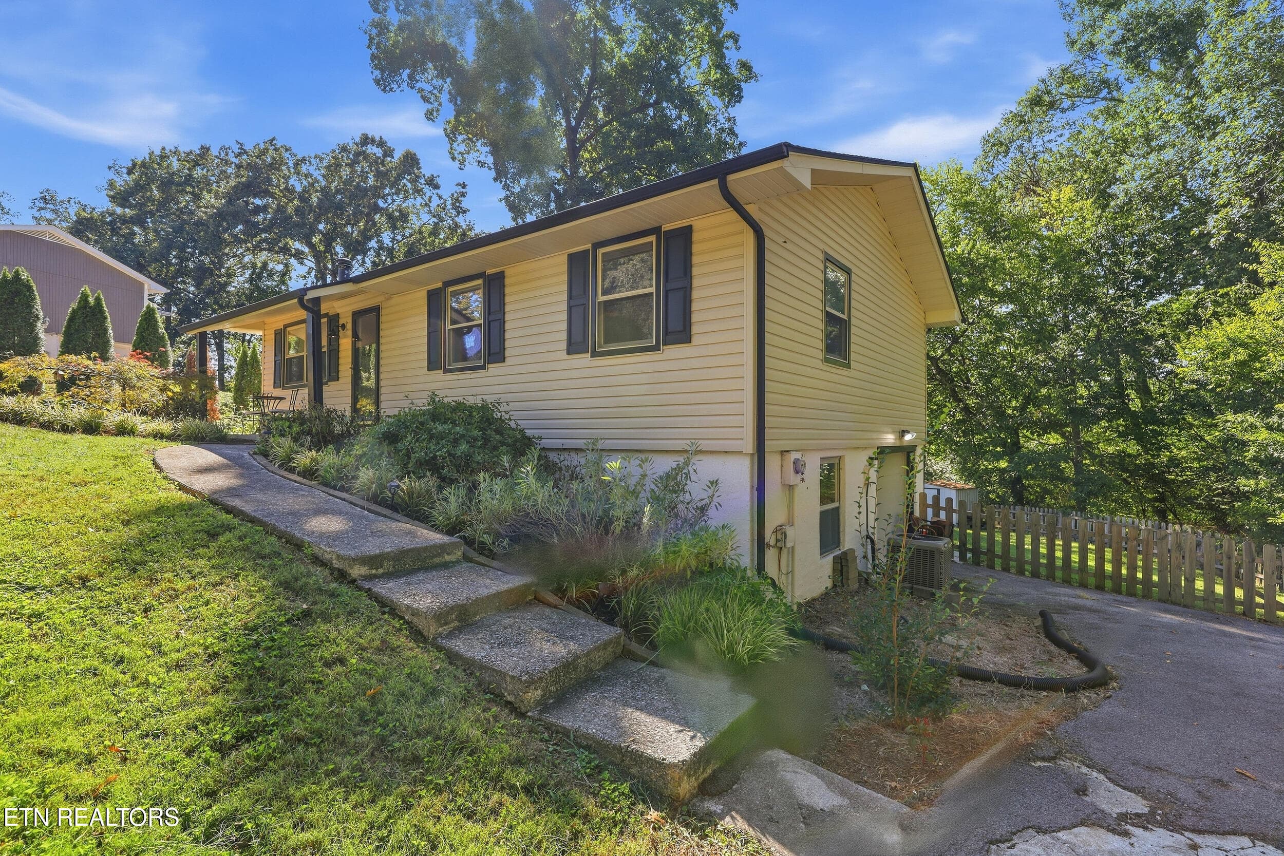Front of House - 1403 Northshire Lane, Knoxville, TN 37922, Knoxville