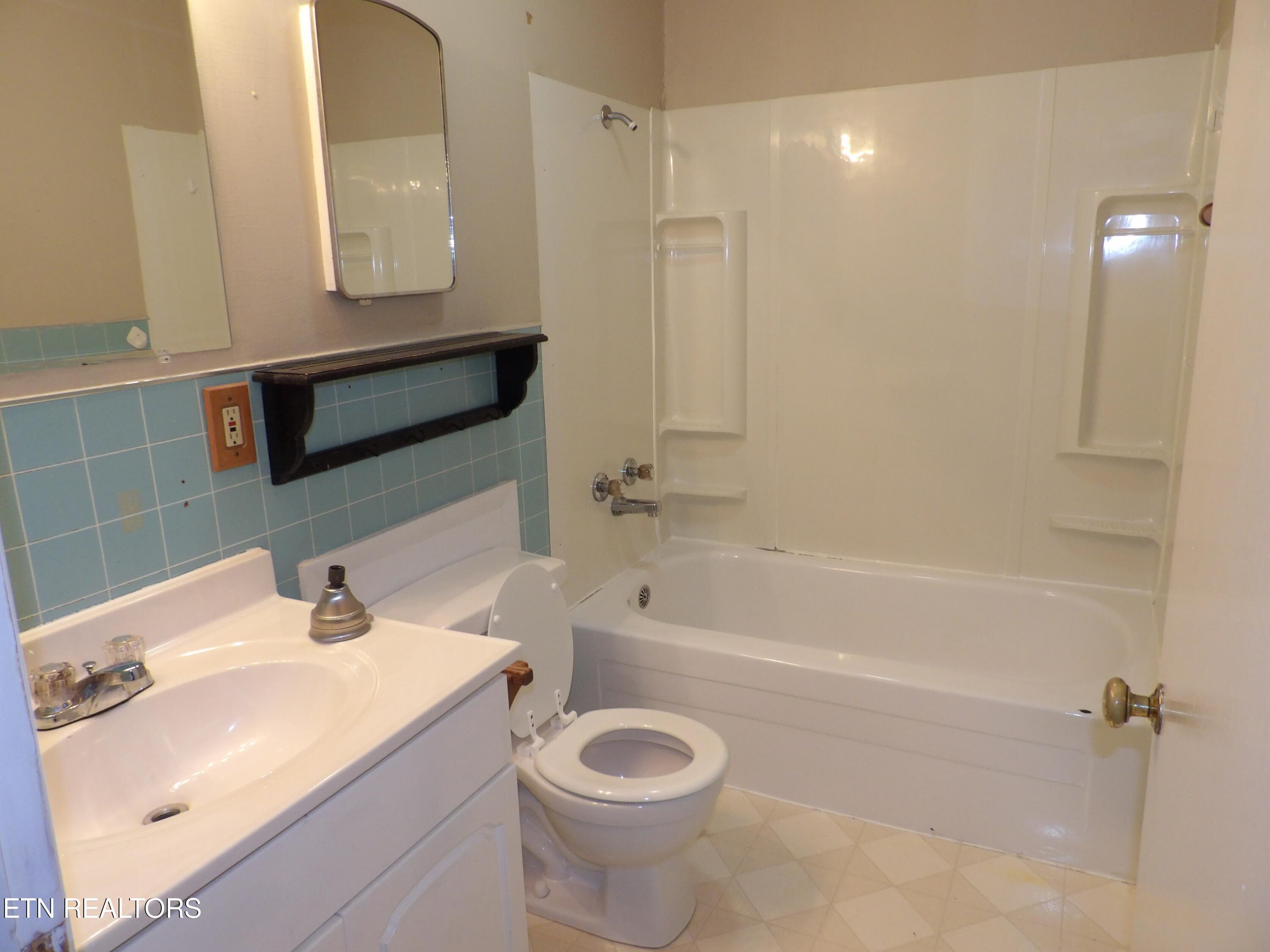 100_0805 - 525 Woodlawn Rd, Crossville, TN 38555