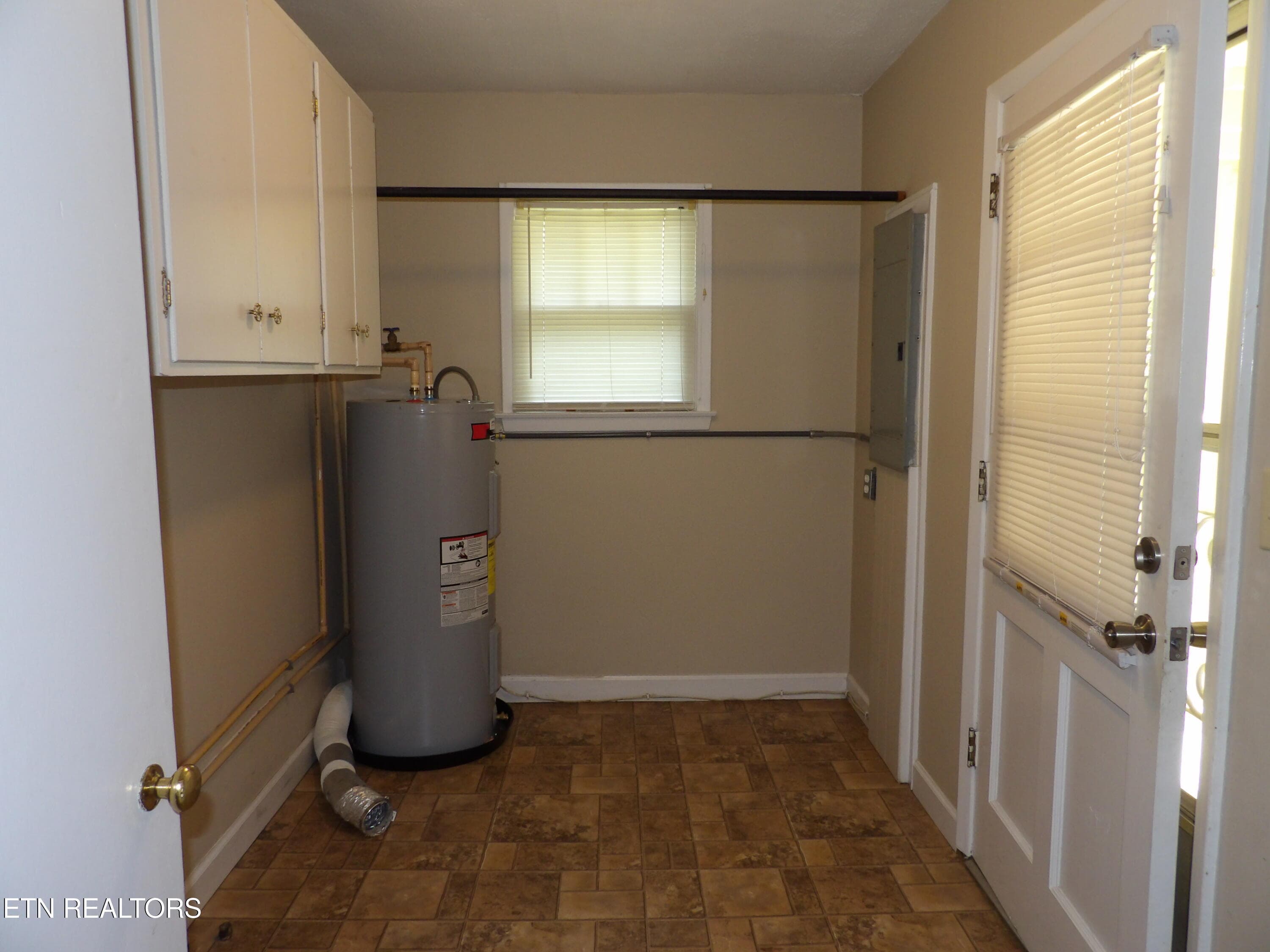 100_0811 - 525 Woodlawn Rd, Crossville, TN 38555