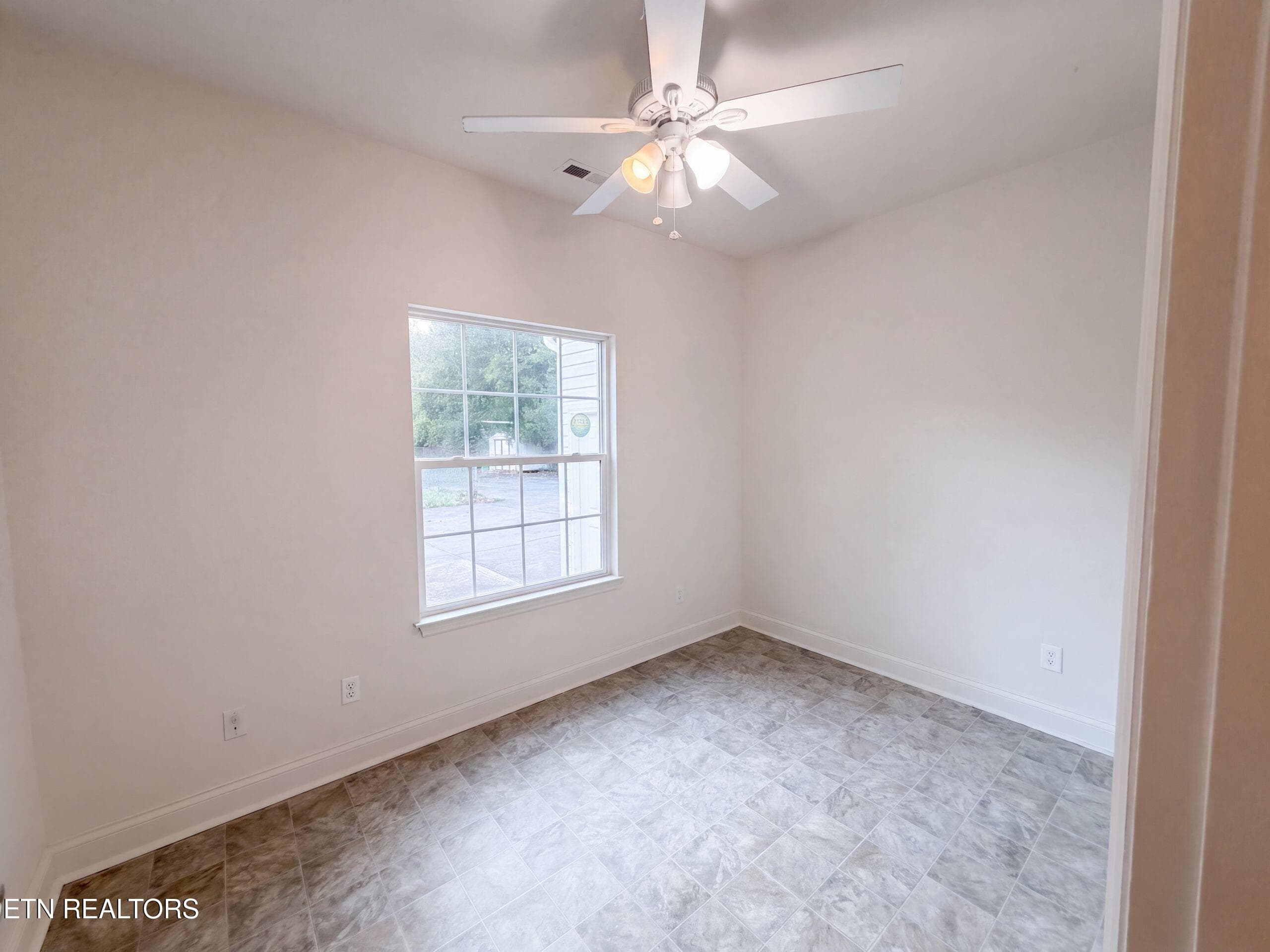 listing_14 - 2433 Misty Ridge Drive, Lenoir City, TN 37772, Lenoir City