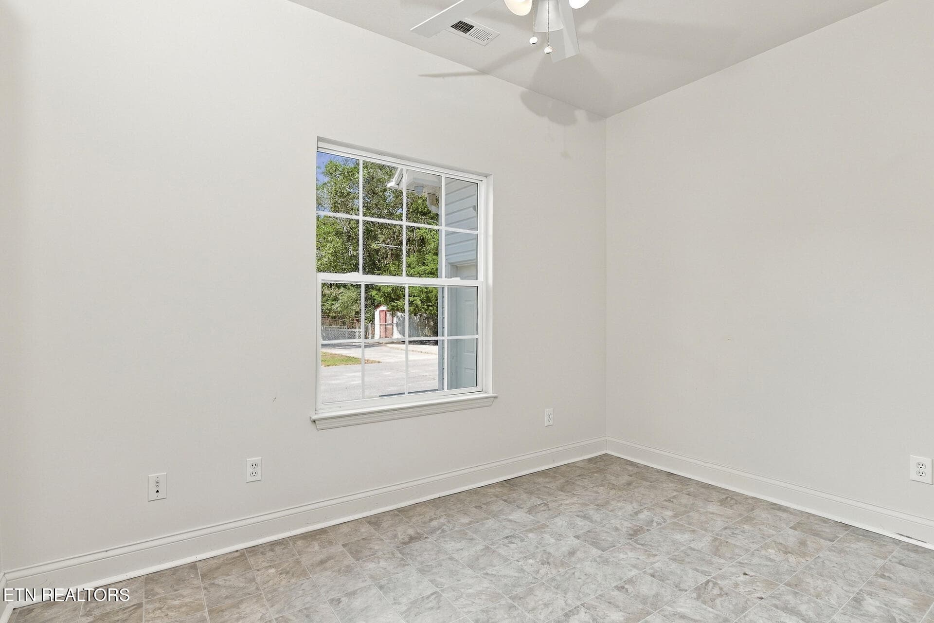 listing_37 - 2433 Misty Ridge Drive, Lenoir City, TN 37772, Lenoir City