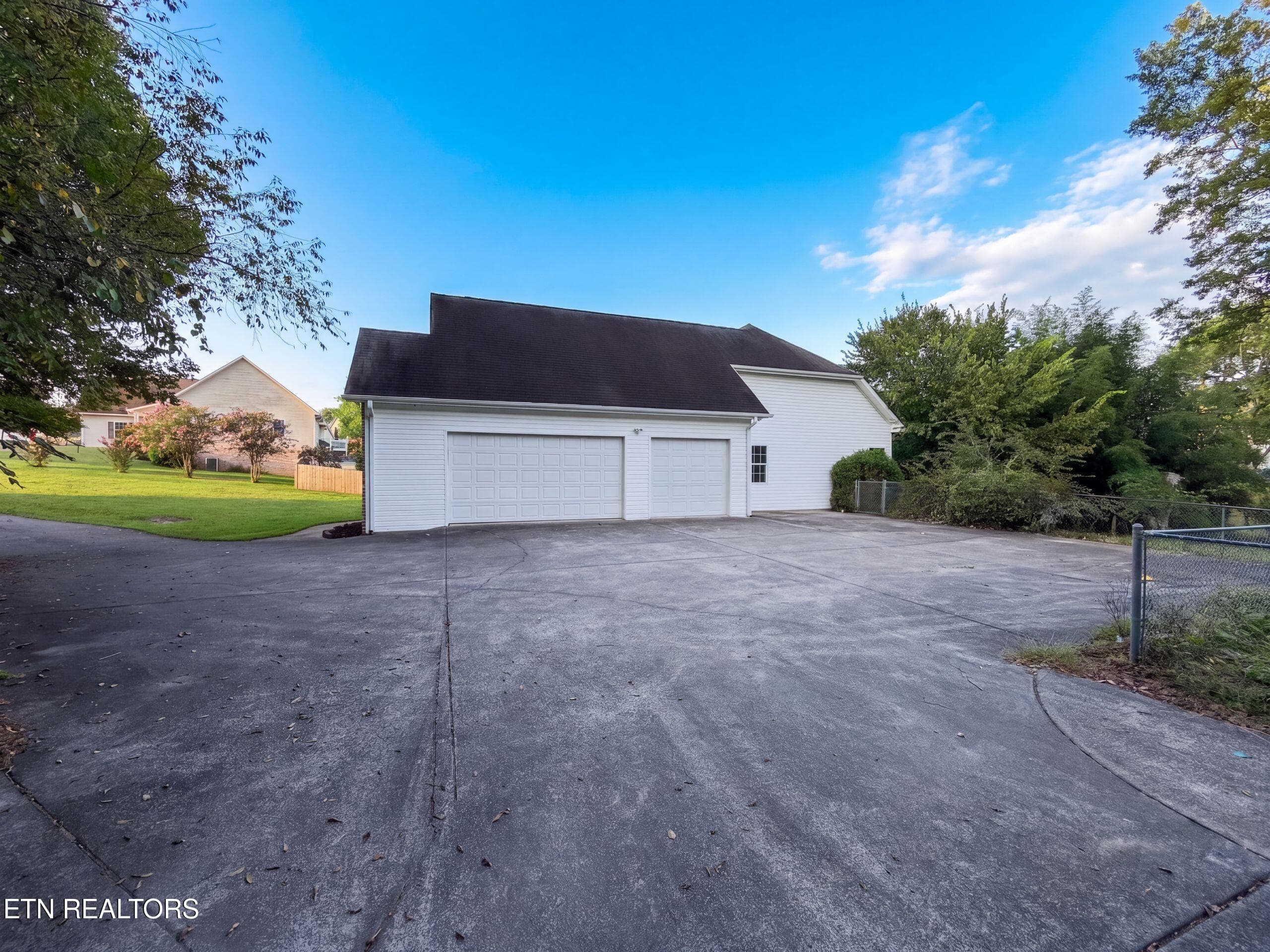 listing_39 - 2433 Misty Ridge Drive, Lenoir City, TN 37772, Lenoir City
