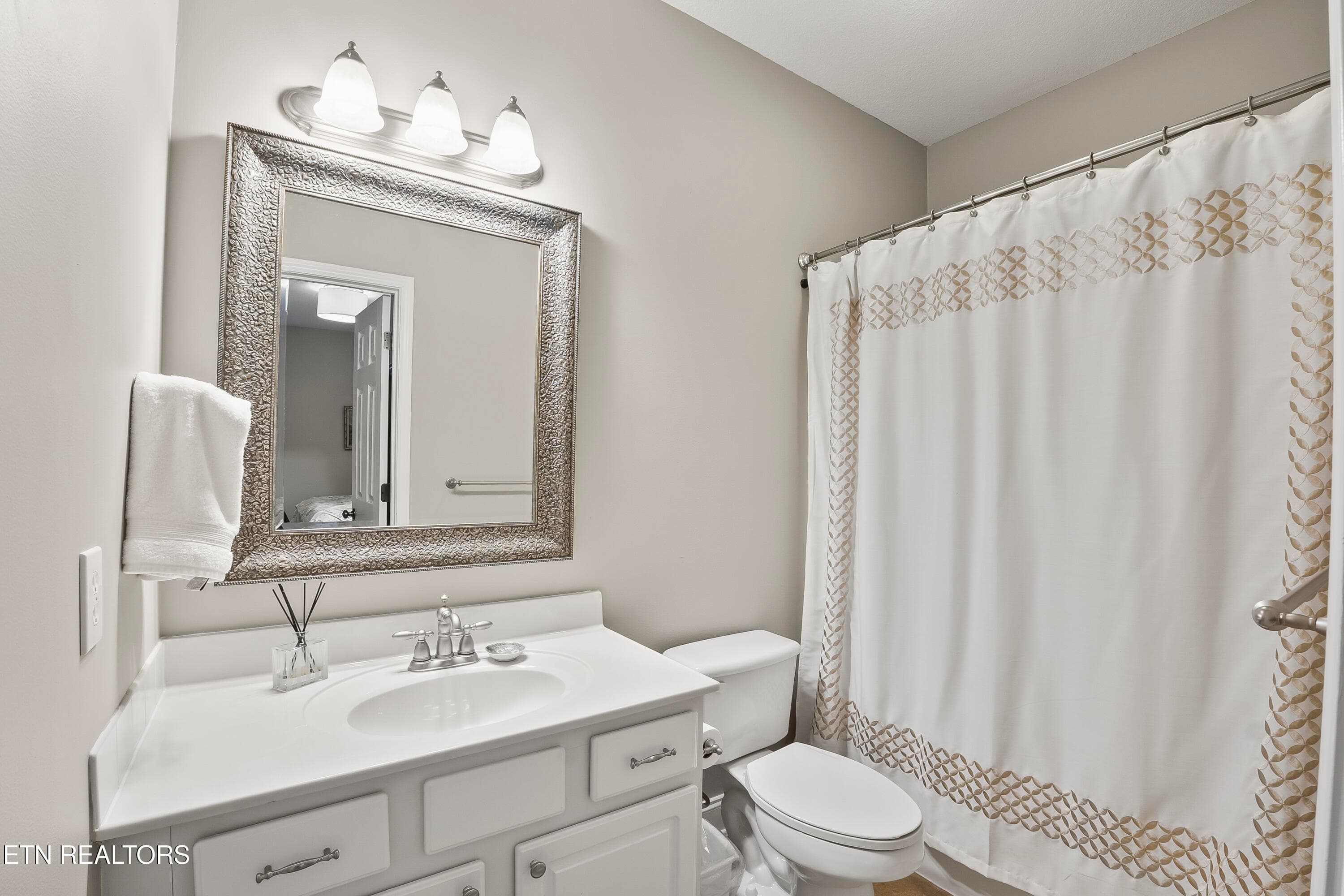 Full Bathroom 2 - 12715 Pepperwood Lane, Knoxville, TN 37934, Knoxville