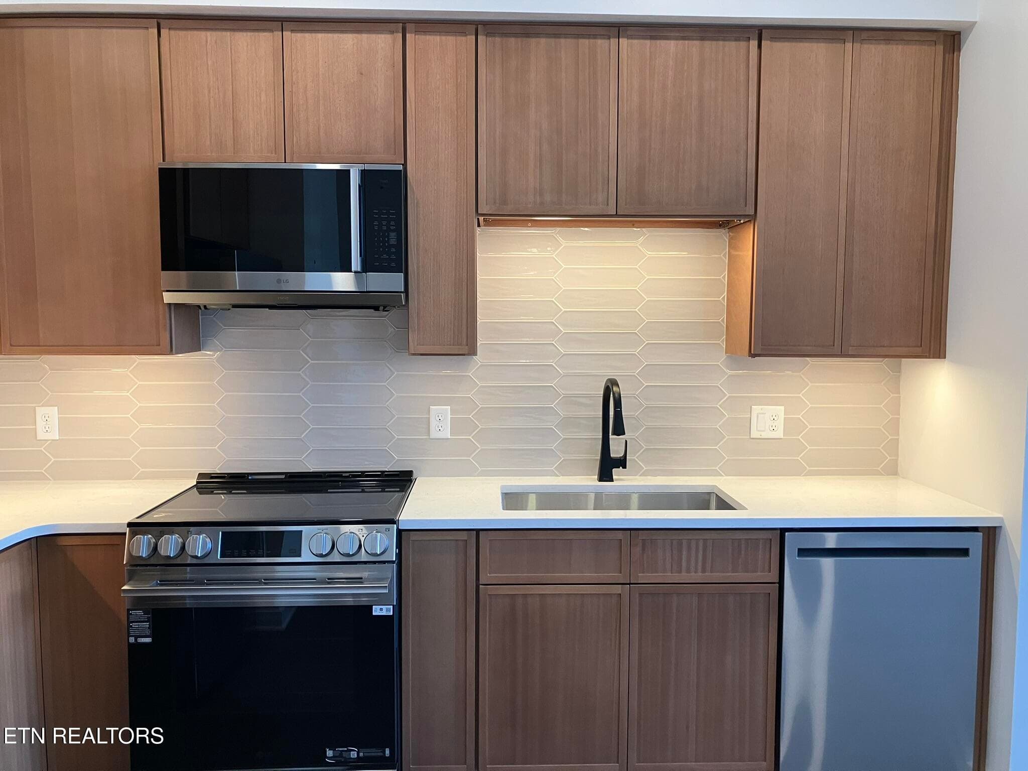 IMG_2632 - 1108 Sevier Ave 201, Knoxville, TN 37920