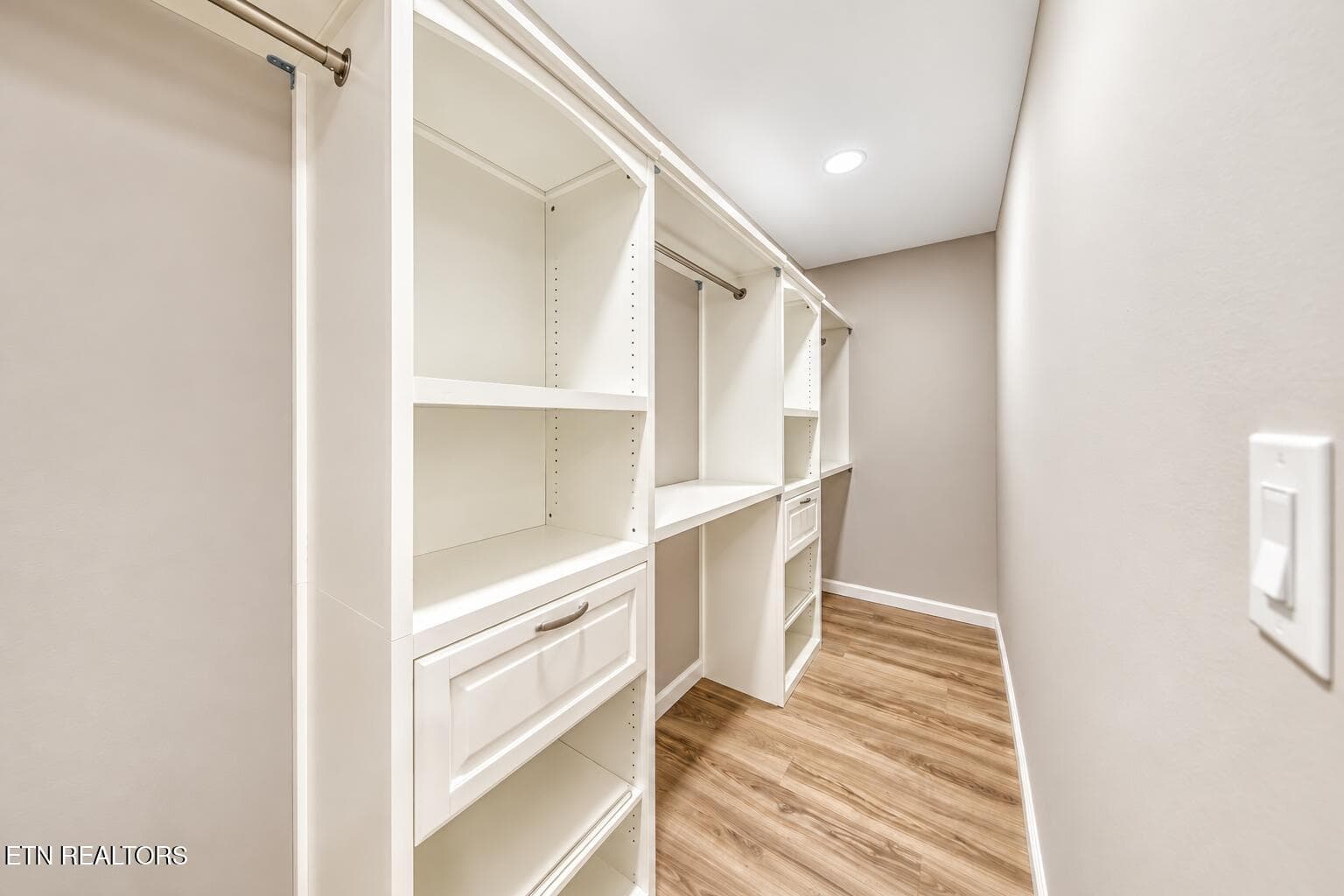 Closet - 102 Love Drive, Harriman, TN 37748, Harriman