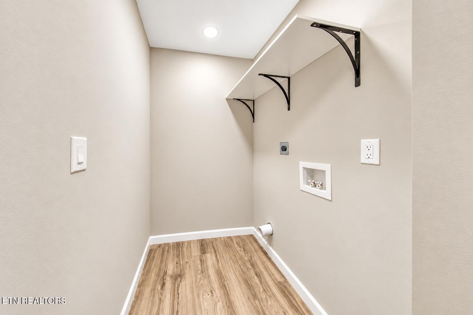 Laundry - 102 Love Drive, Harriman, TN 37748, Harriman