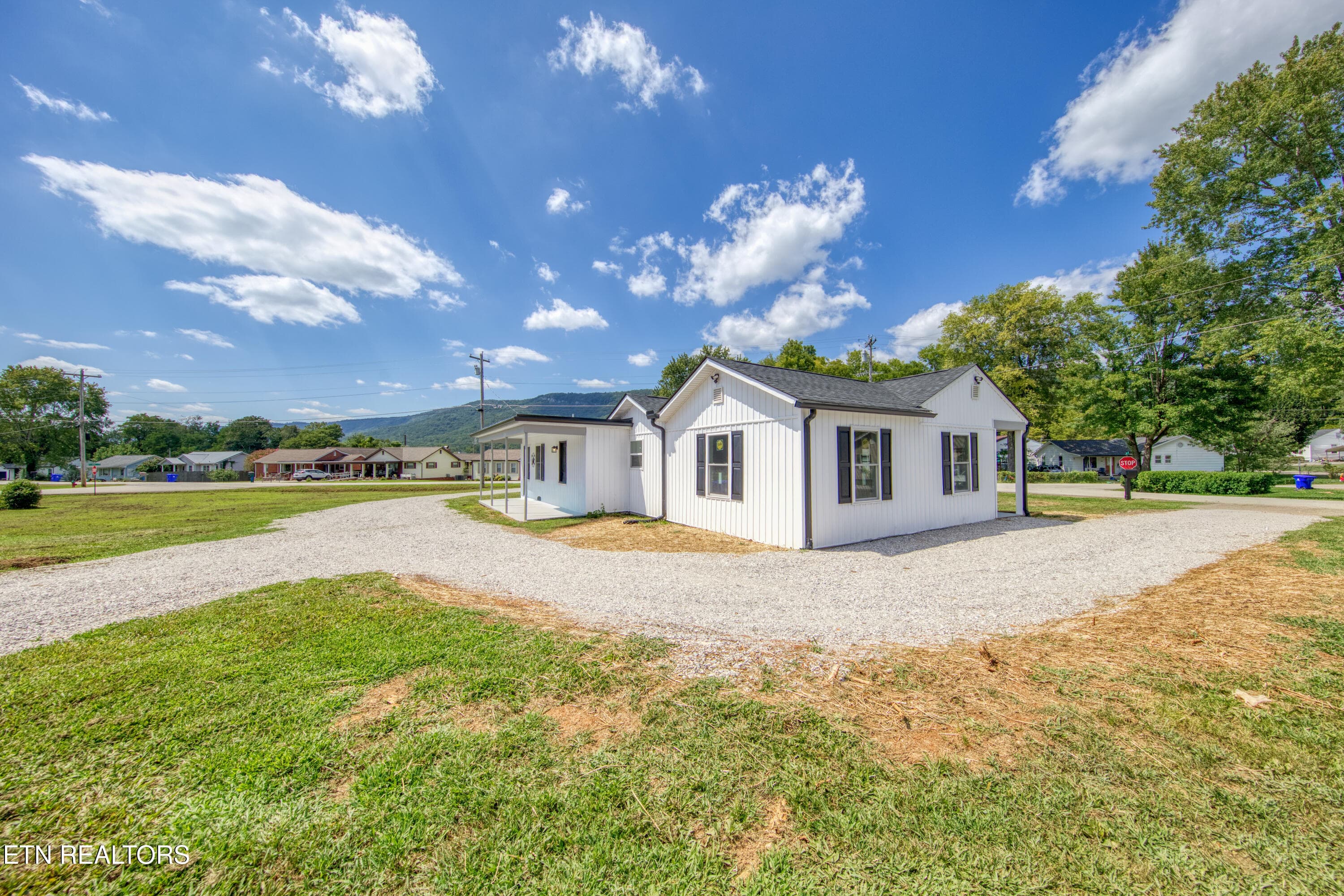 0H3A1229_40 - 102 Love Drive, Harriman, TN 37748, Harriman