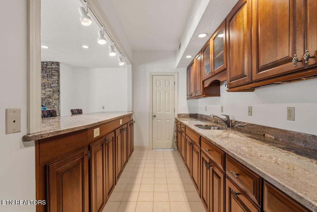 Wet Bar - 631 Tanasi Lane, Loudon, TN 37774, Loudon