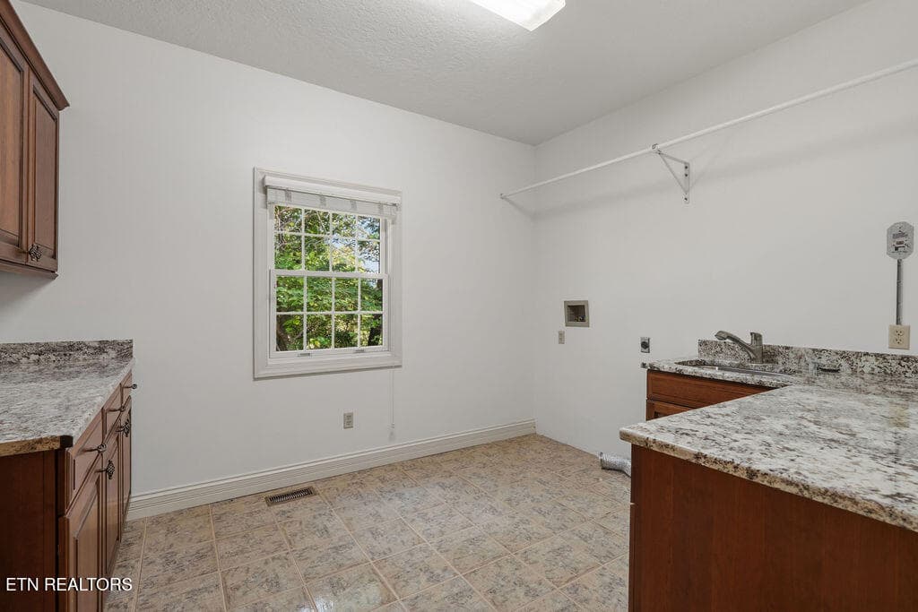 Laundry - 631 Tanasi Lane, Loudon, TN 37774, Loudon