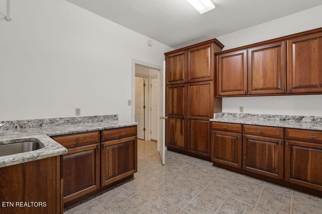 Laundry - 631 Tanasi Lane, Loudon, TN 37774, Loudon
