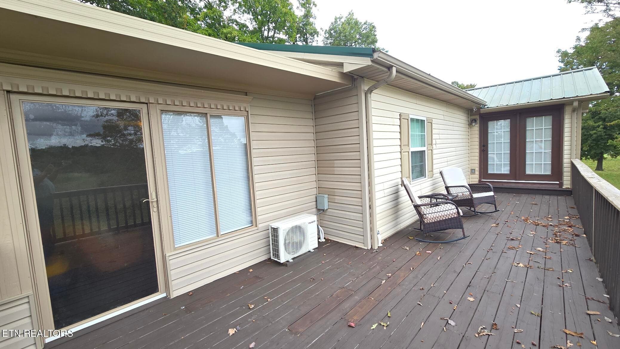 Front Porch - 1672 Old Nursery Rd, Rose Hill, VA 24281, Rose Hill