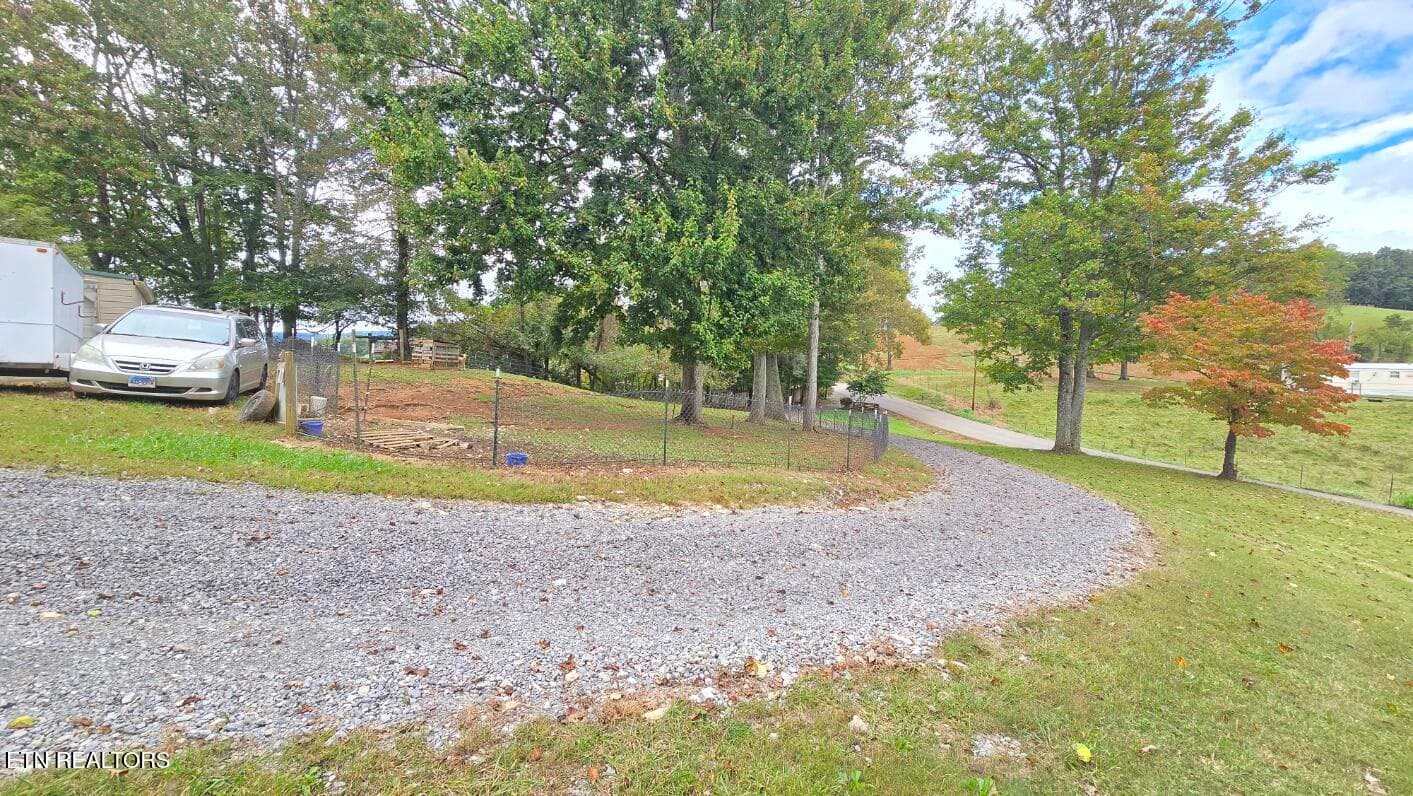 Entrance Rd - 1672 Old Nursery Rd, Rose Hill, VA 24281, Rose Hill