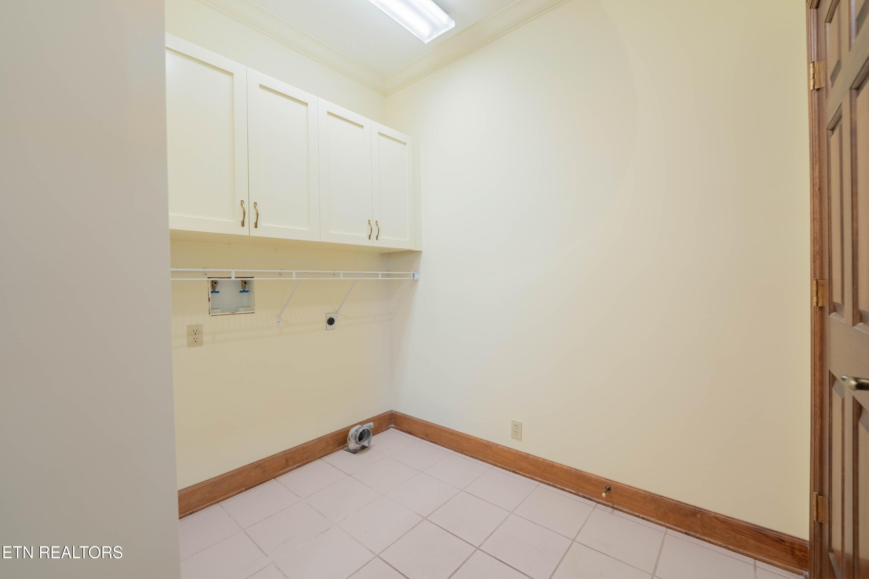 Primary Suite Laundry - 306 Teague Lane, Sevierville, TN 37862, Sevierville