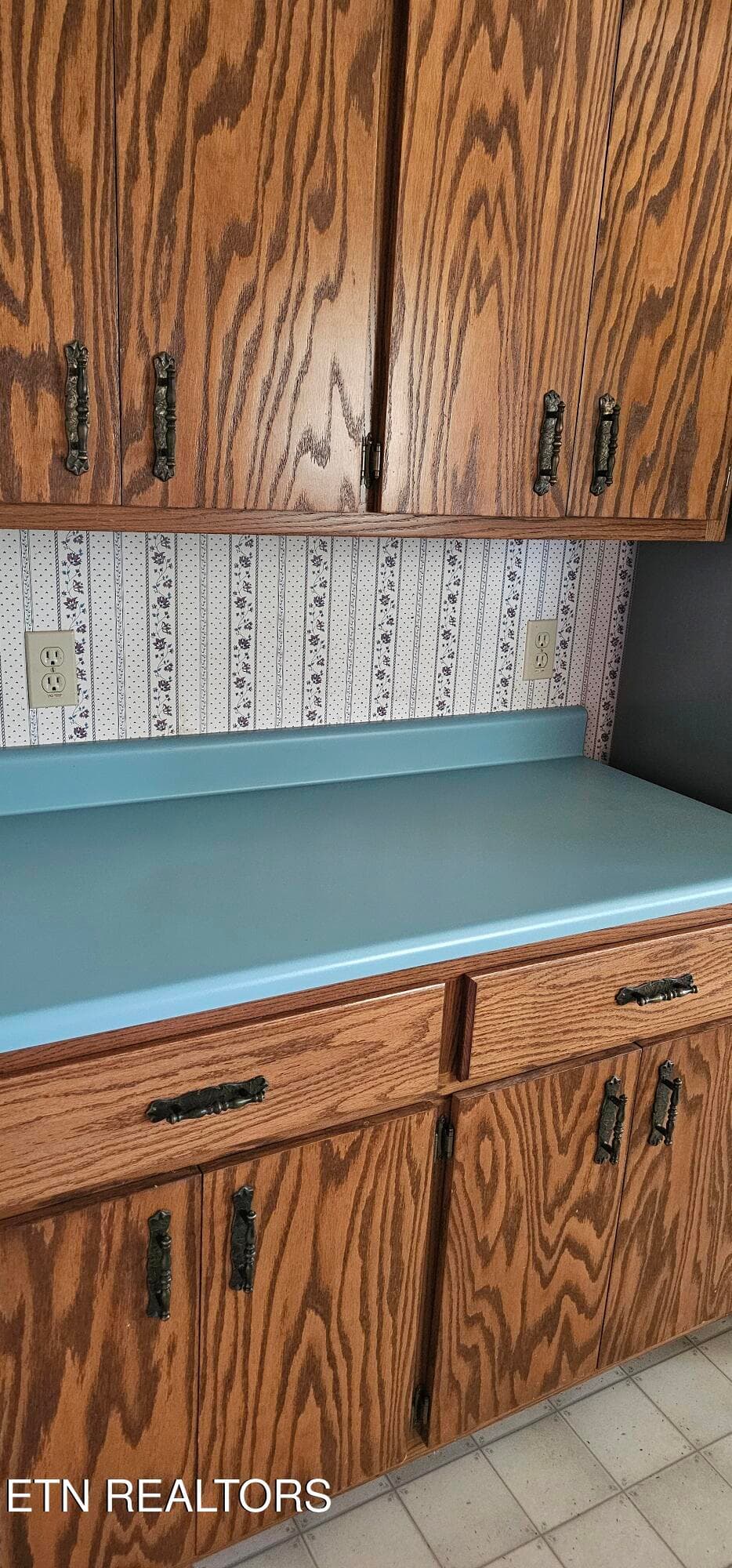 Solid Wood Kitchen Cabinets - 224 Helton St, Kodak, TN 37764, Kodak