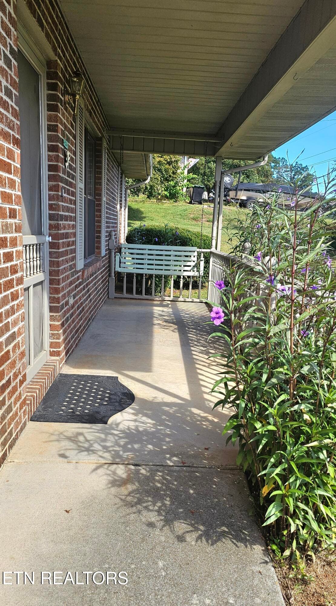 Front Porch - 224 Helton St, Kodak, TN 37764, Kodak