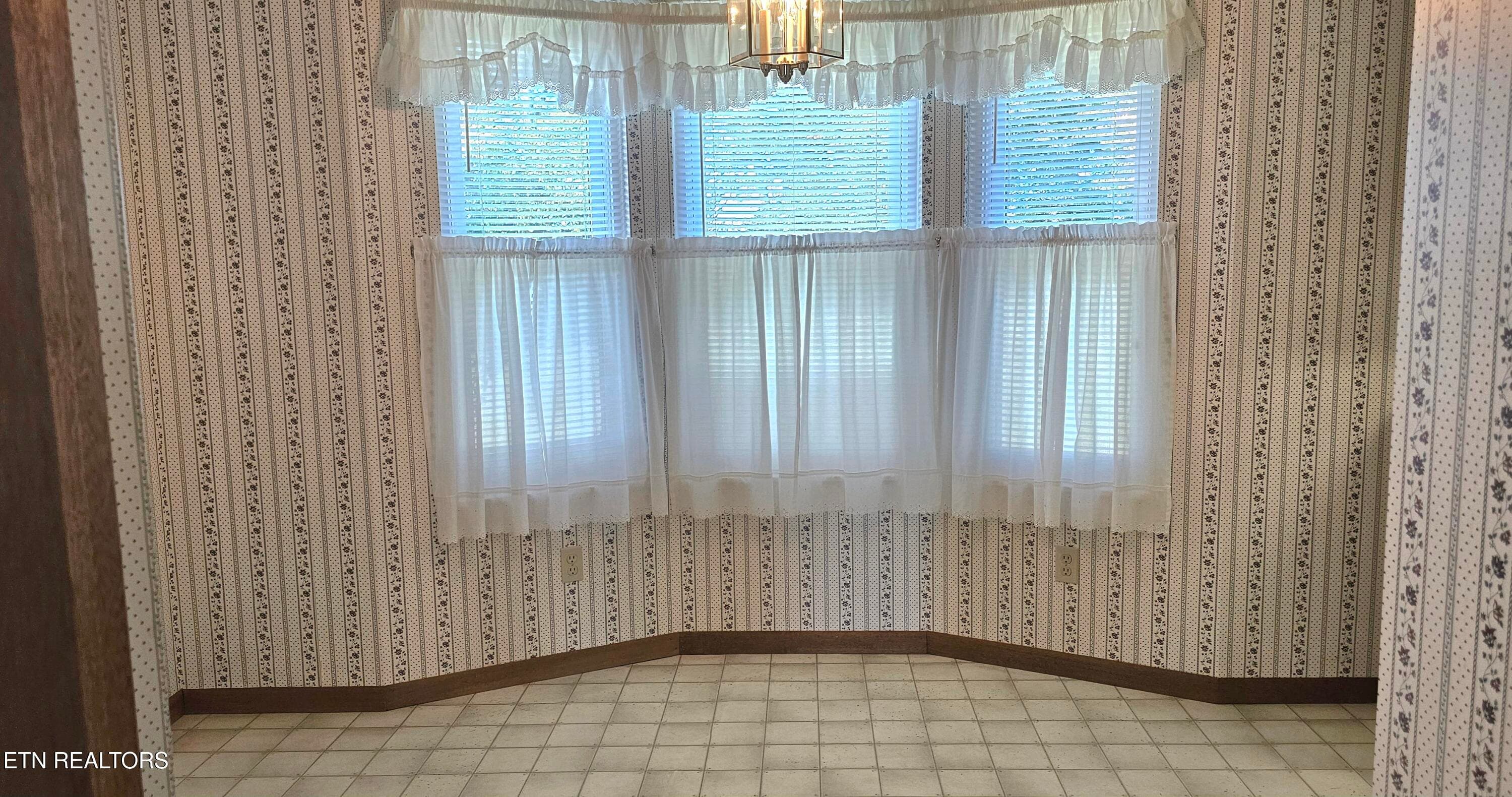 Breakfast Nook - 224 Helton St, Kodak, TN 37764, Kodak