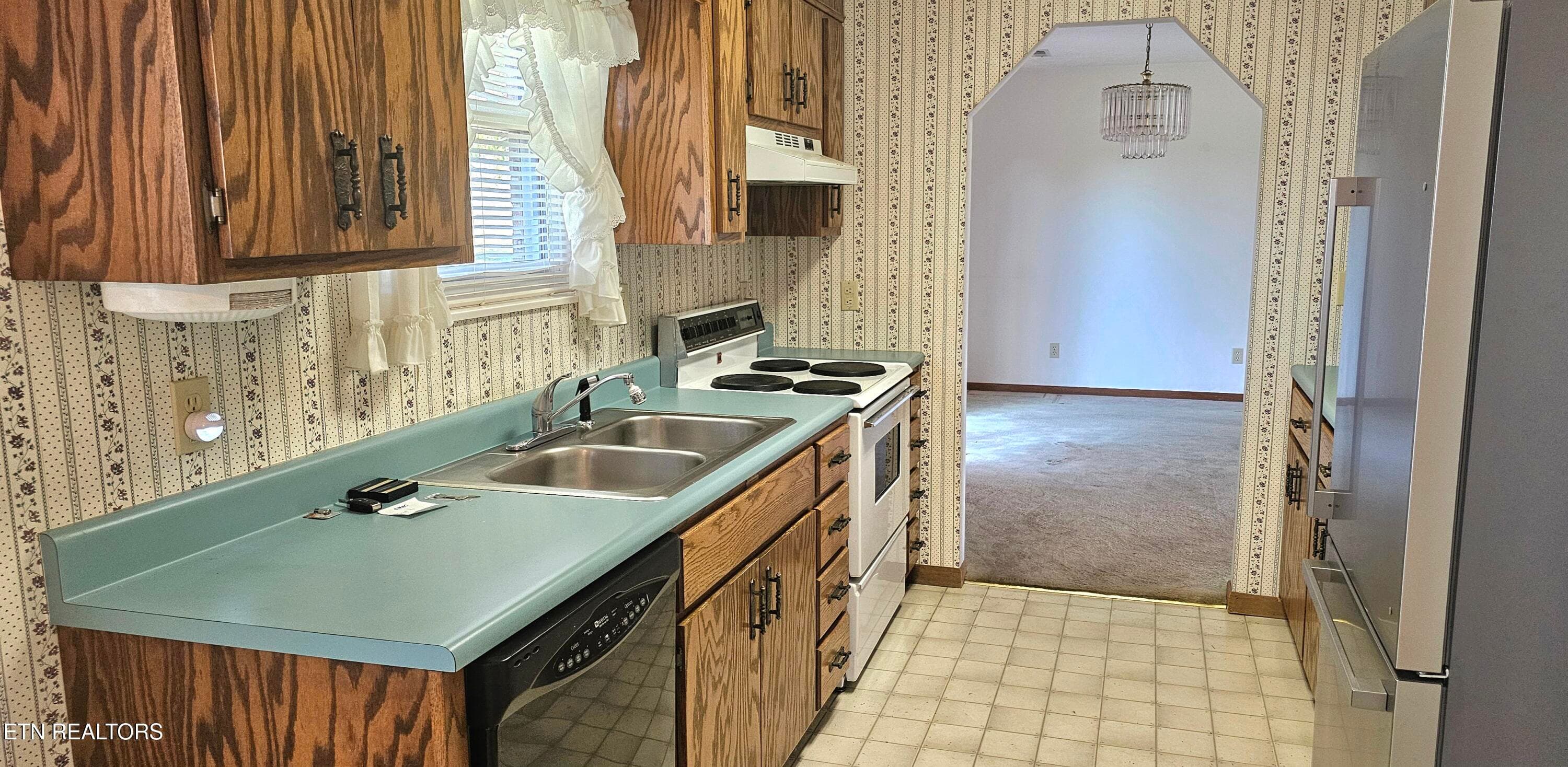 Galley Kitchen - 224 Helton St, Kodak, TN 37764, Kodak