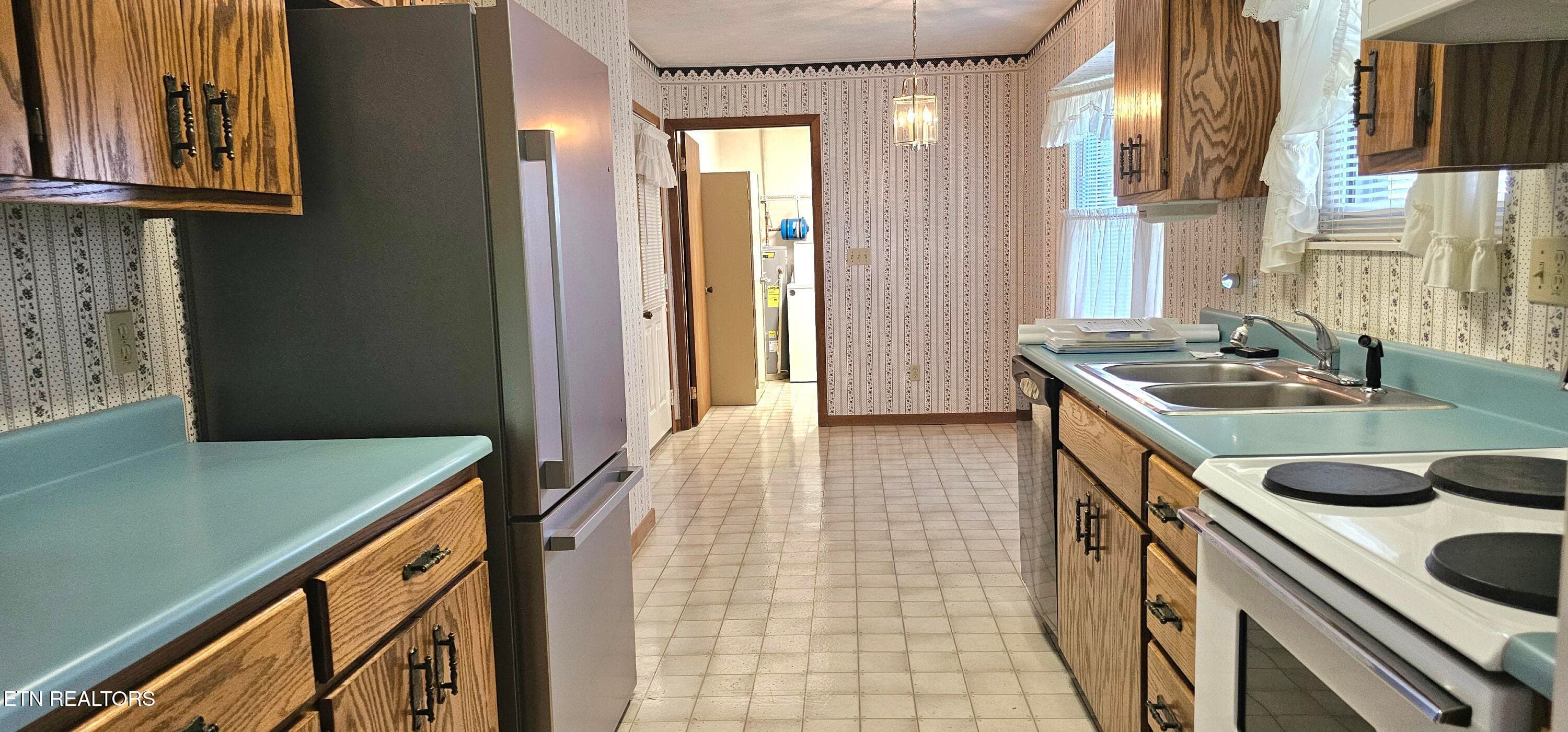 Kitchen, Breakfast Nook, Laundry - 224 Helton St, Kodak, TN 37764, Kodak