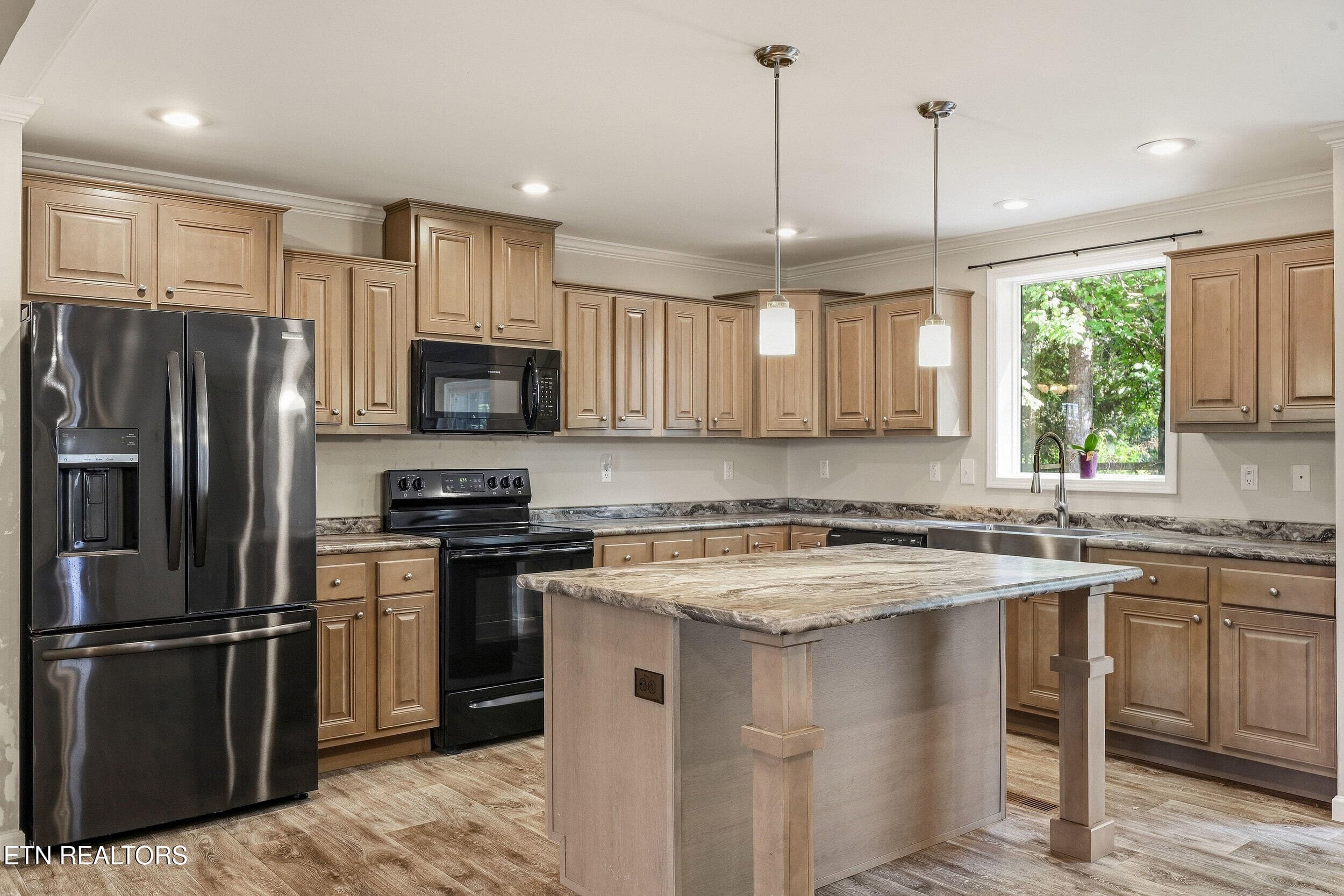 027 - 938 Mountain View St, Pigeon Forge, TN 37863, Pigeon Forge