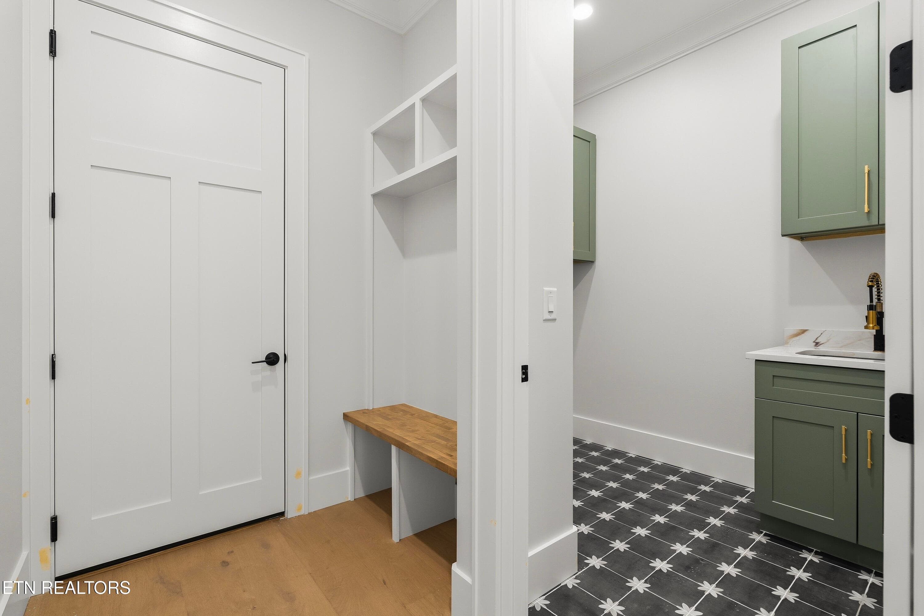 Mud / Laundry Room - 212 Chatuga Way, Loudon, TN 37774, Loudon