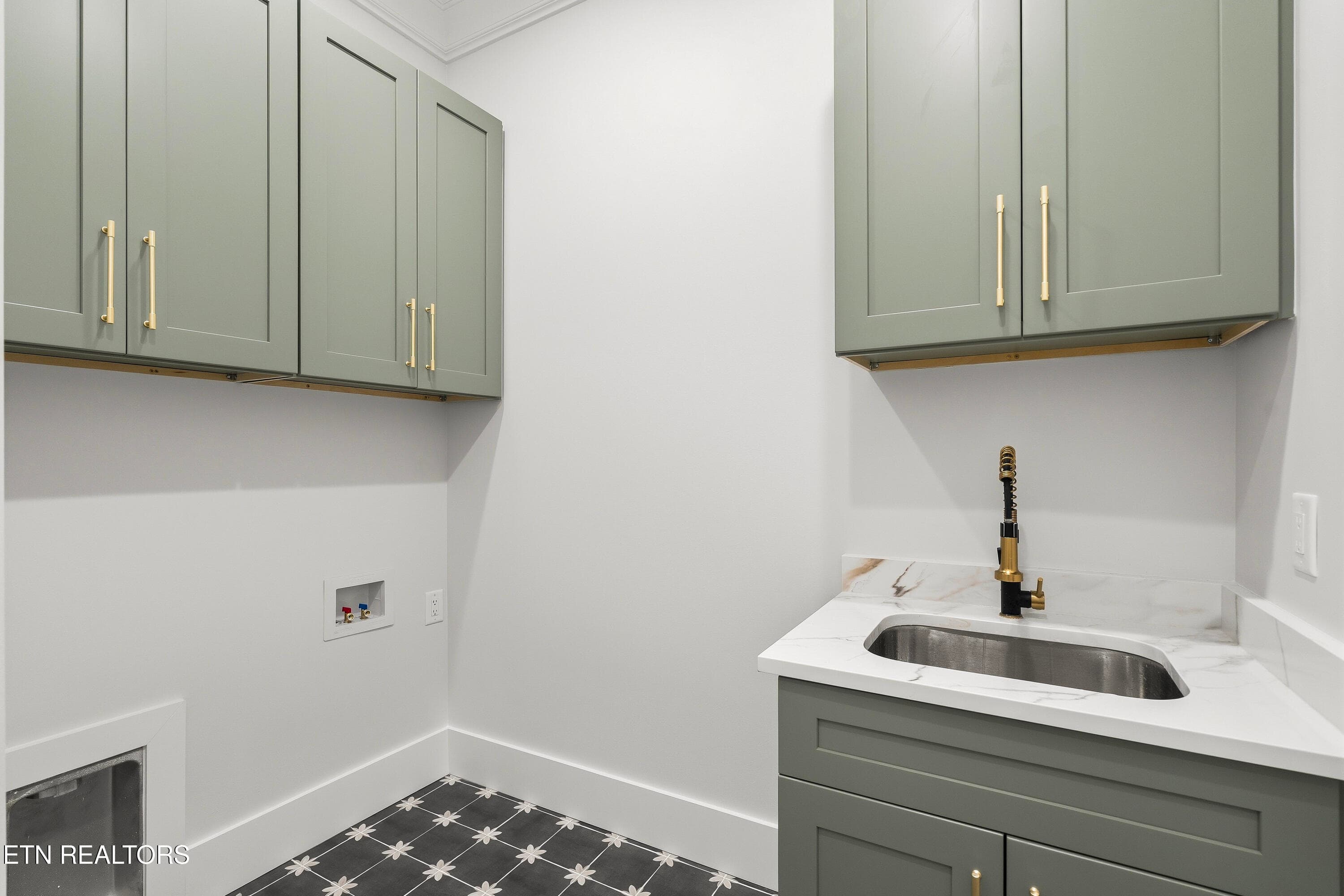Laundry Room - 212 Chatuga Way, Loudon, TN 37774, Loudon