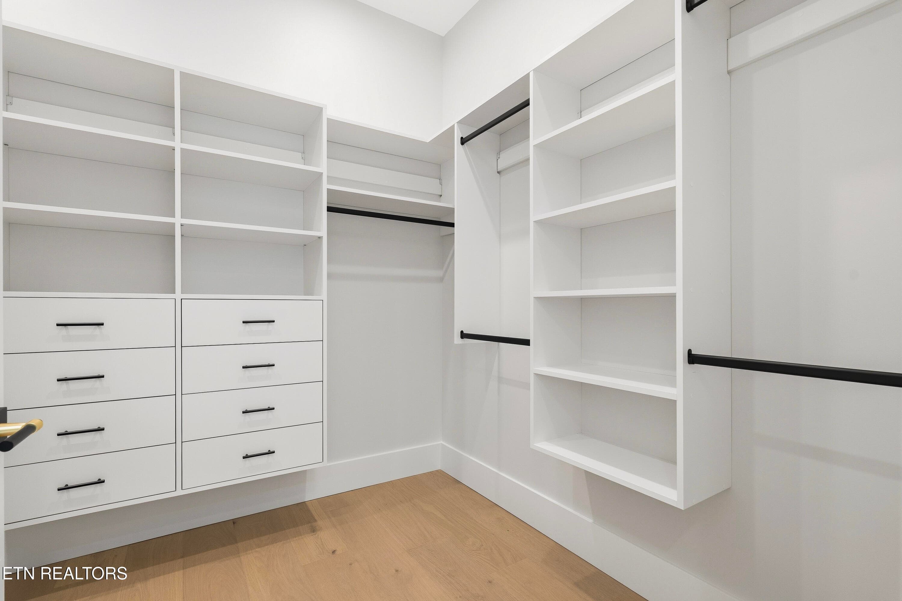 Master Closet - 212 Chatuga Way, Loudon, TN 37774, Loudon