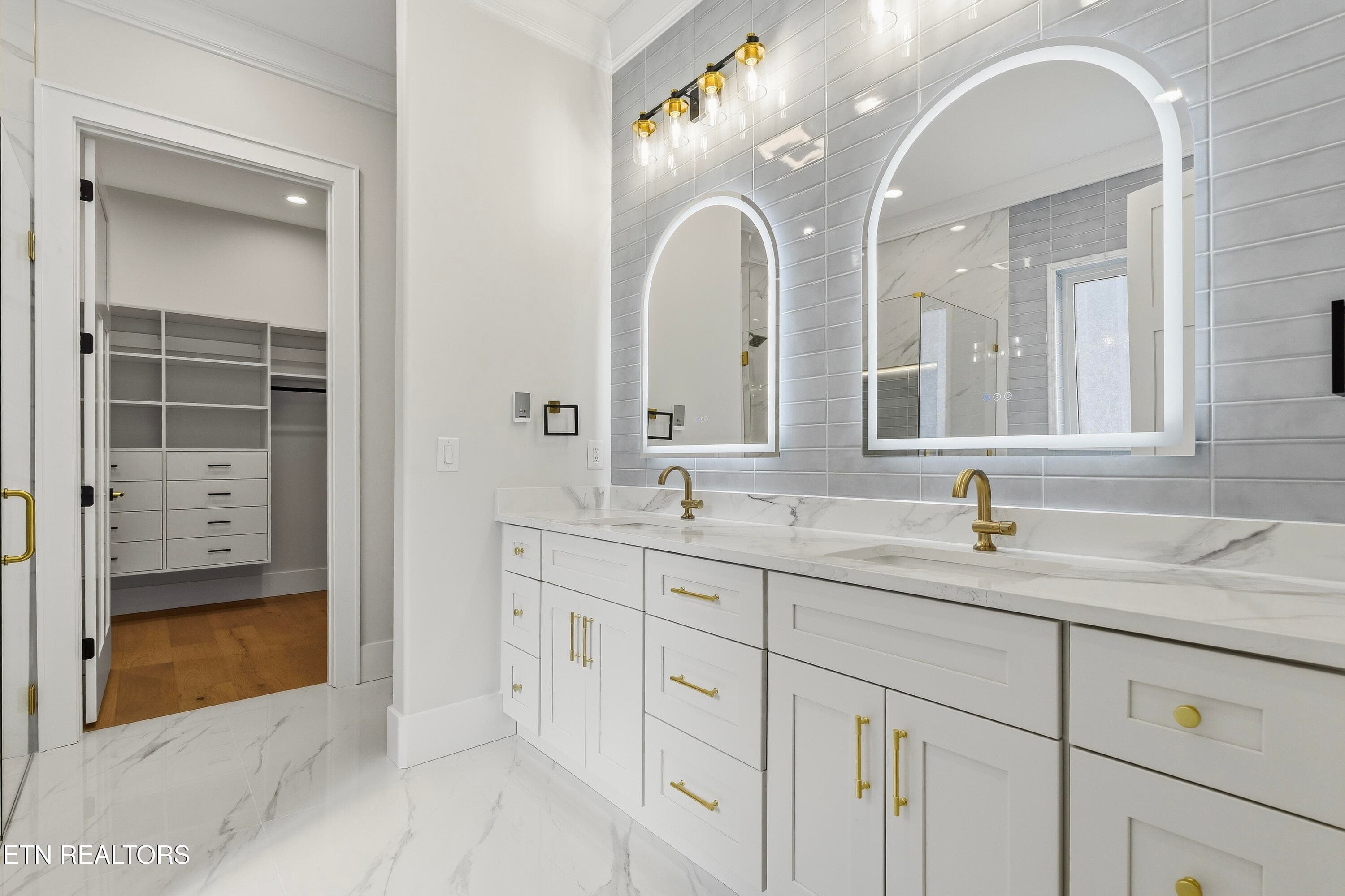 Master Bathroom - 212 Chatuga Way, Loudon, TN 37774, Loudon