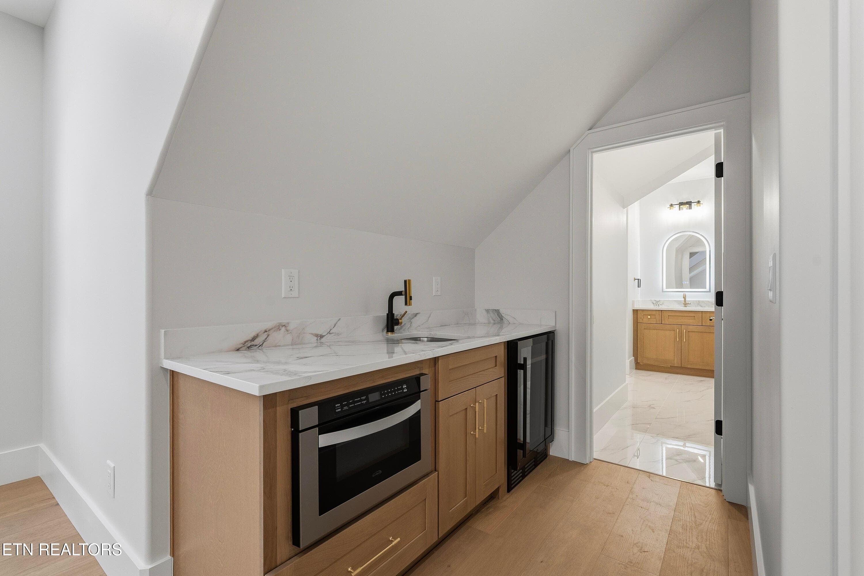 Bonus Wet Bar - 212 Chatuga Way, Loudon, TN 37774, Loudon