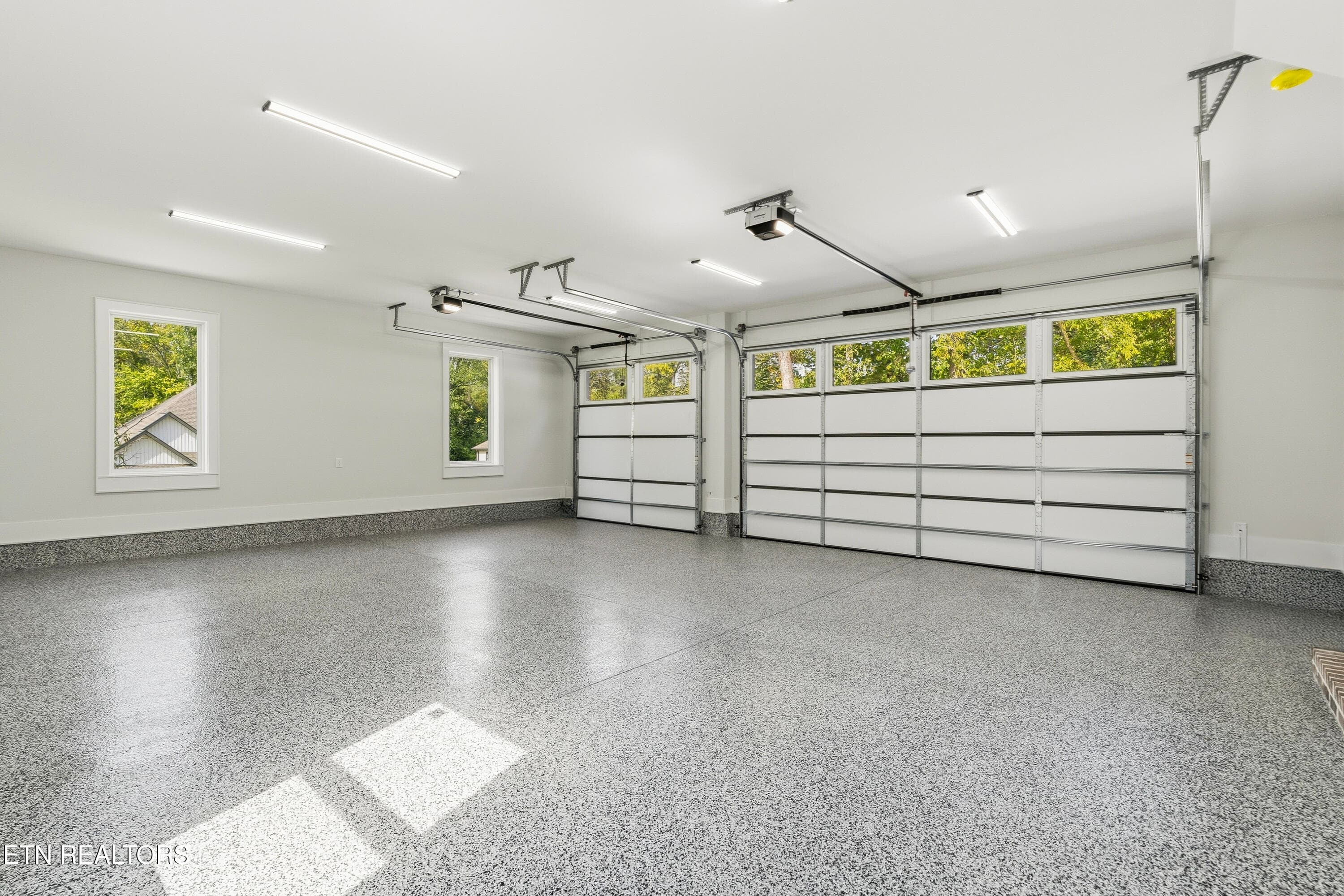 Oversized 3 Car Garage - 212 Chatuga Way, Loudon, TN 37774, Loudon
