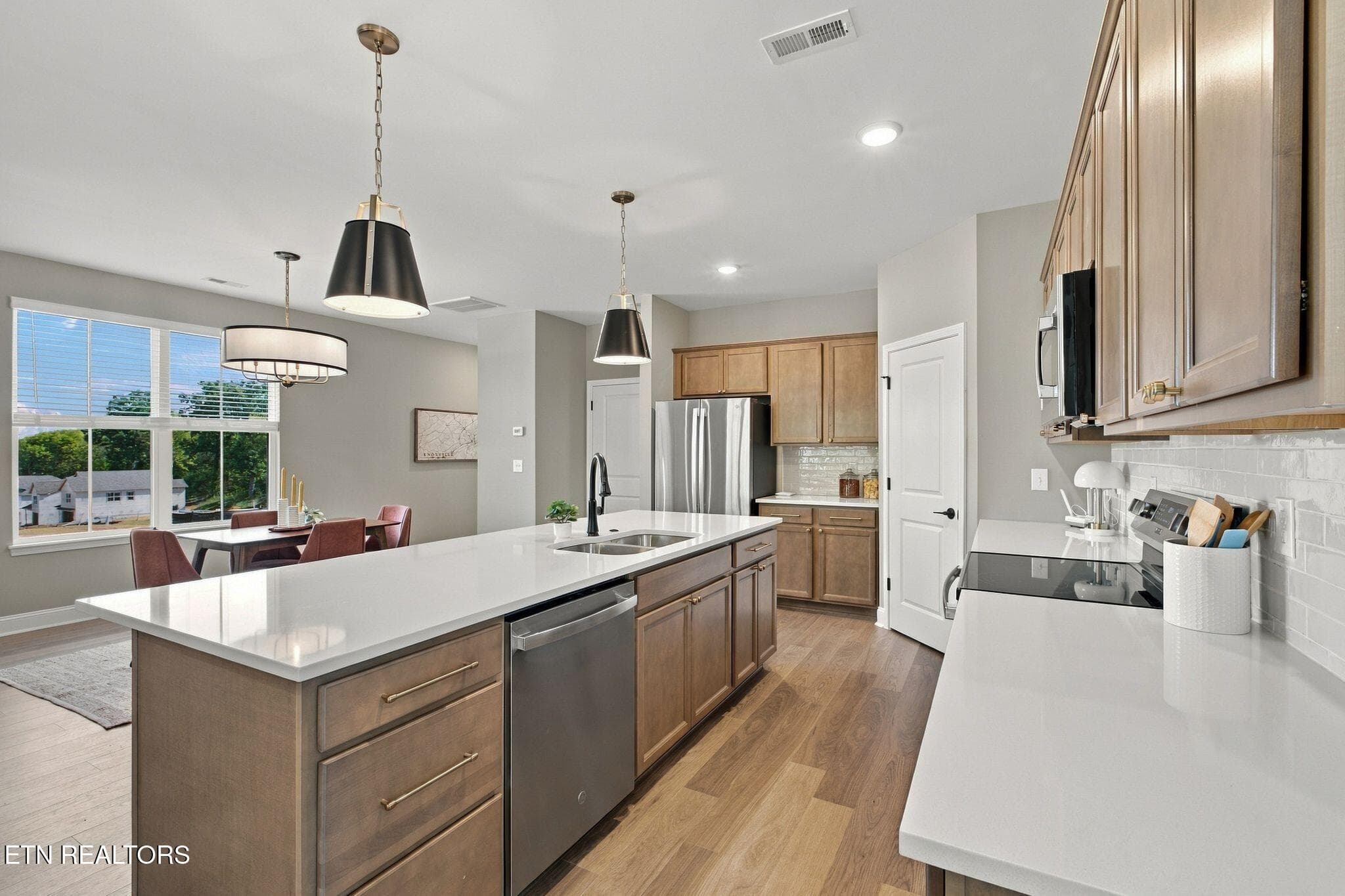 ra2610011-1014 - 611 8th Avenue, Lenoir City, TN 37771, Lenoir City