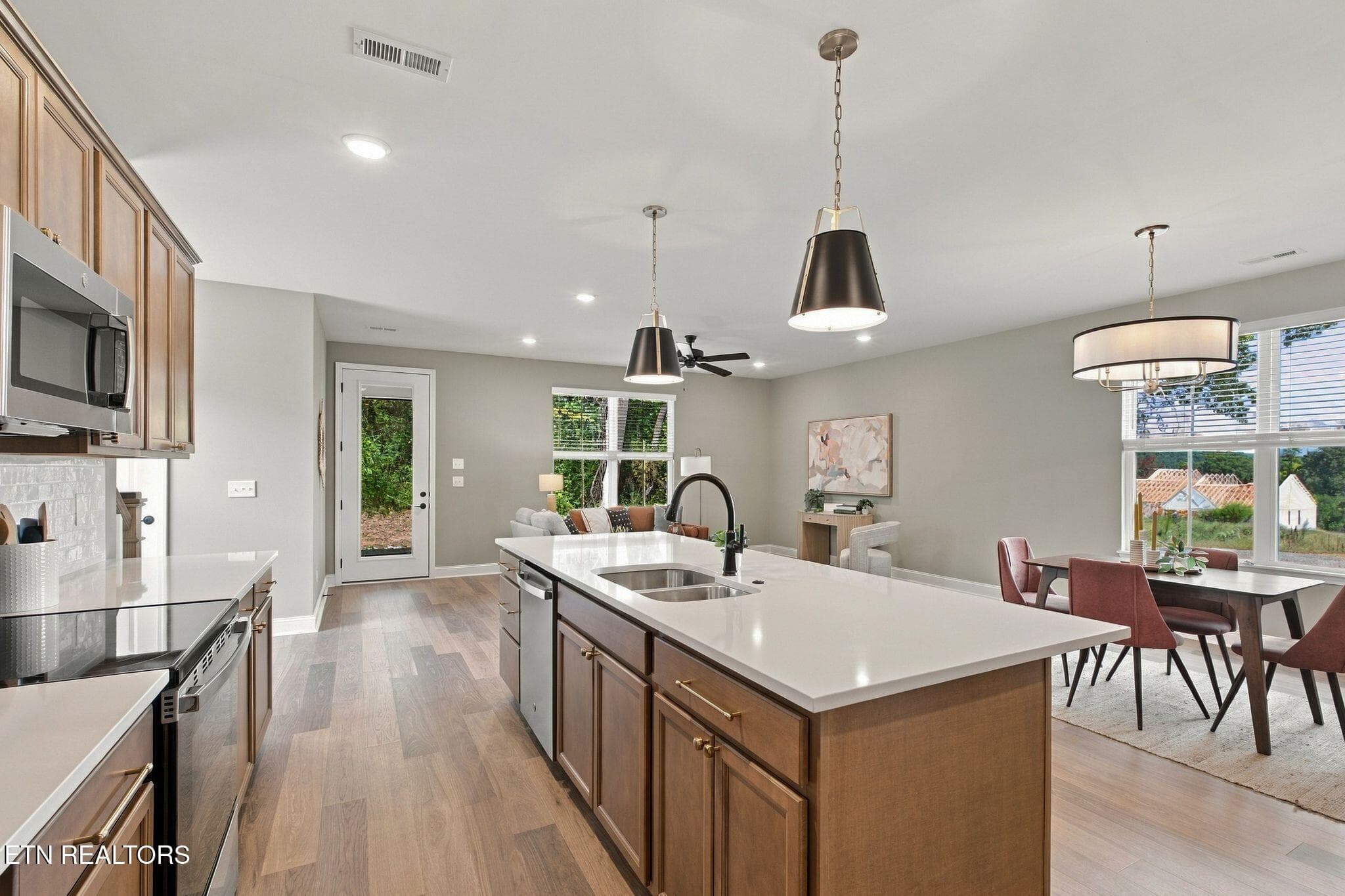 ra2610011-1015 - 611 8th Avenue, Lenoir City, TN 37771, Lenoir City