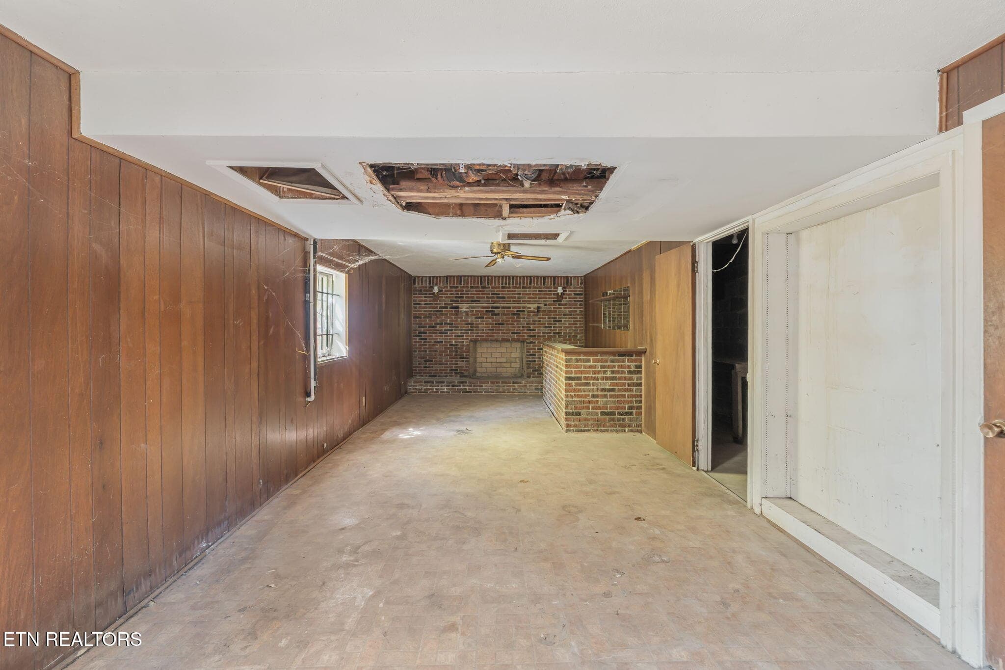 Basement Rec Room - 1500 Exeter Ave, Knoxville, TN 37921, Knoxville