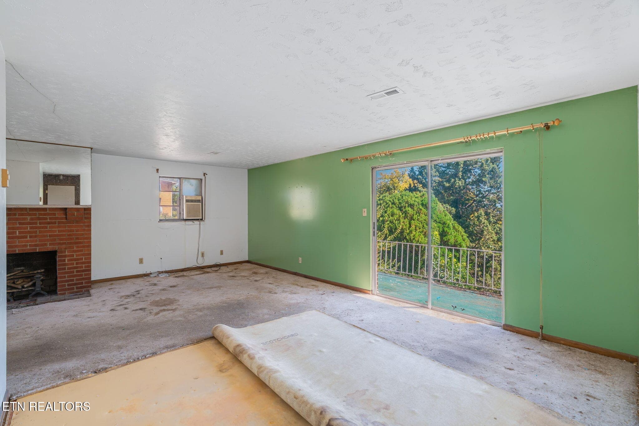 Living Area - 1500 Exeter Ave, Knoxville, TN 37921, Knoxville