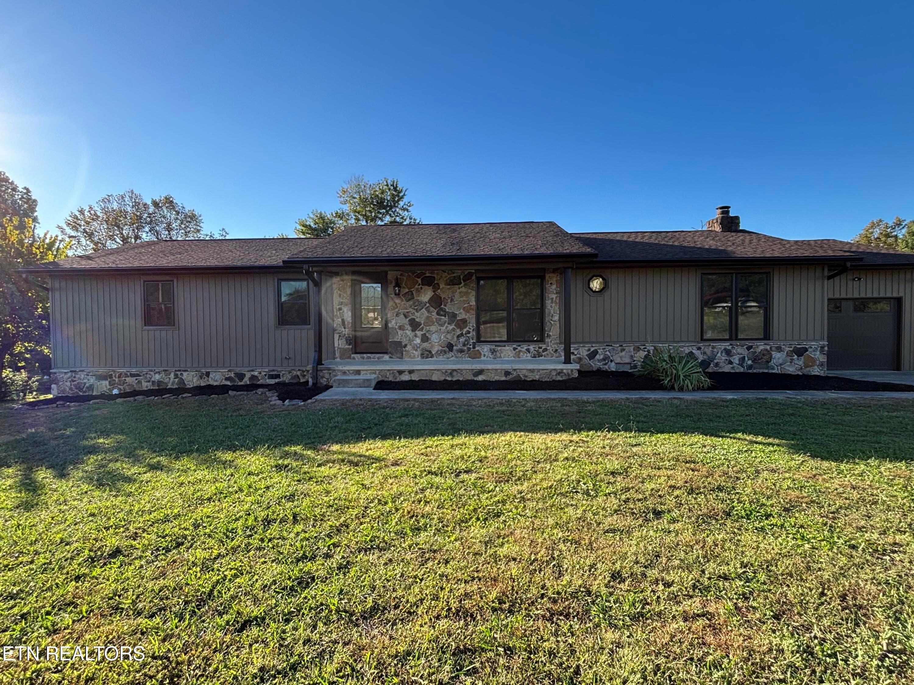 130 3rd St, Rockwood, TN 37854