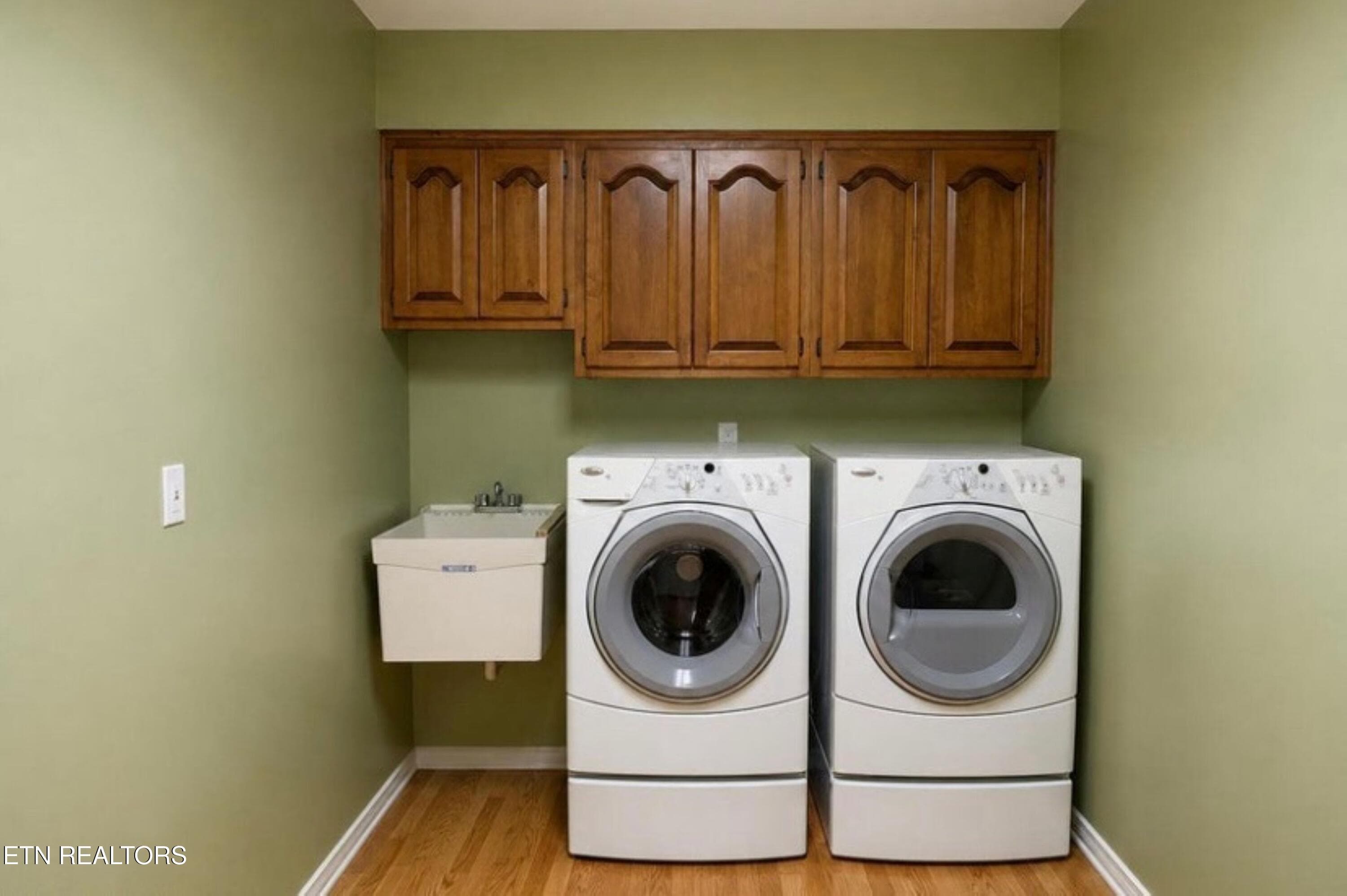 laundry room - 212 Tooweka Lane, Loudon, TN 37774