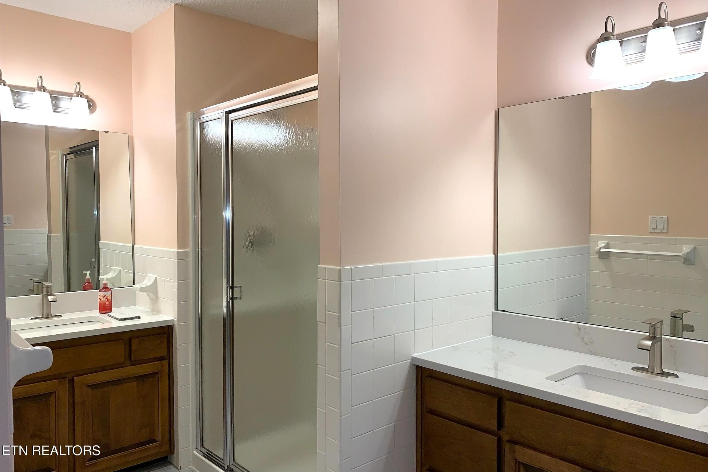master bath - 212 Tooweka Lane, Loudon, TN 37774